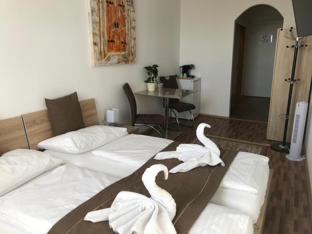 Standard Double Room - Photo 7