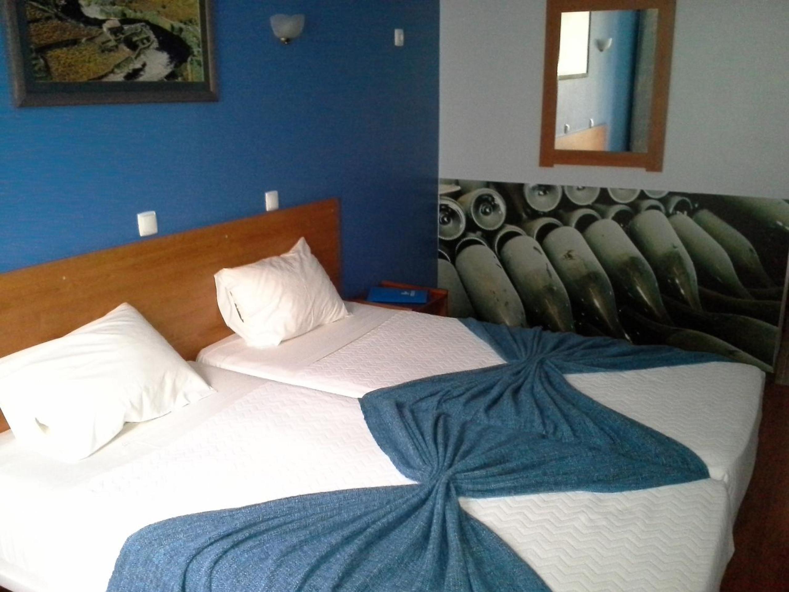 Twin Room - Photo 9