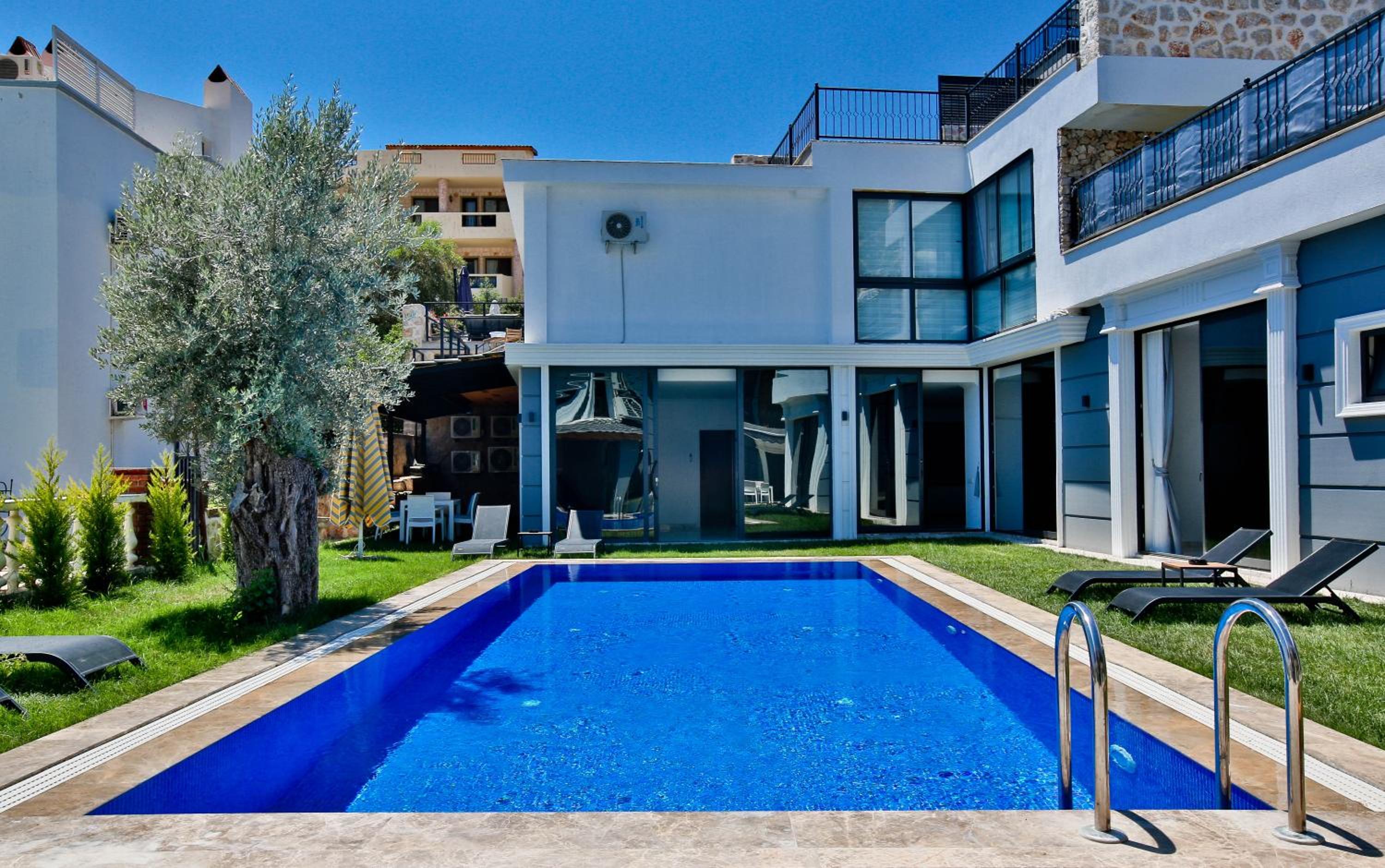Double Room with Pool View photo 3