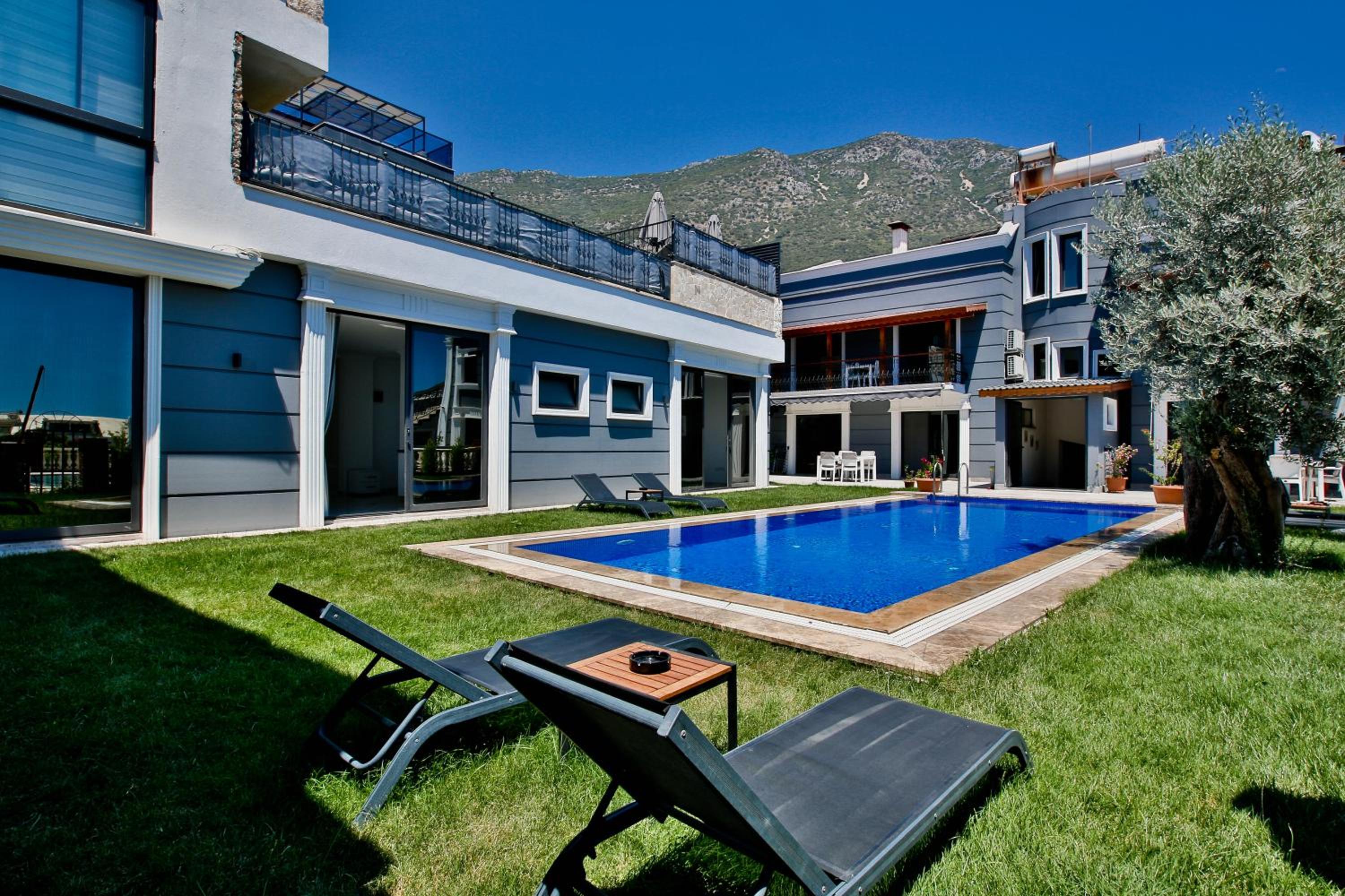 Studio with Pool View - Photo 10
