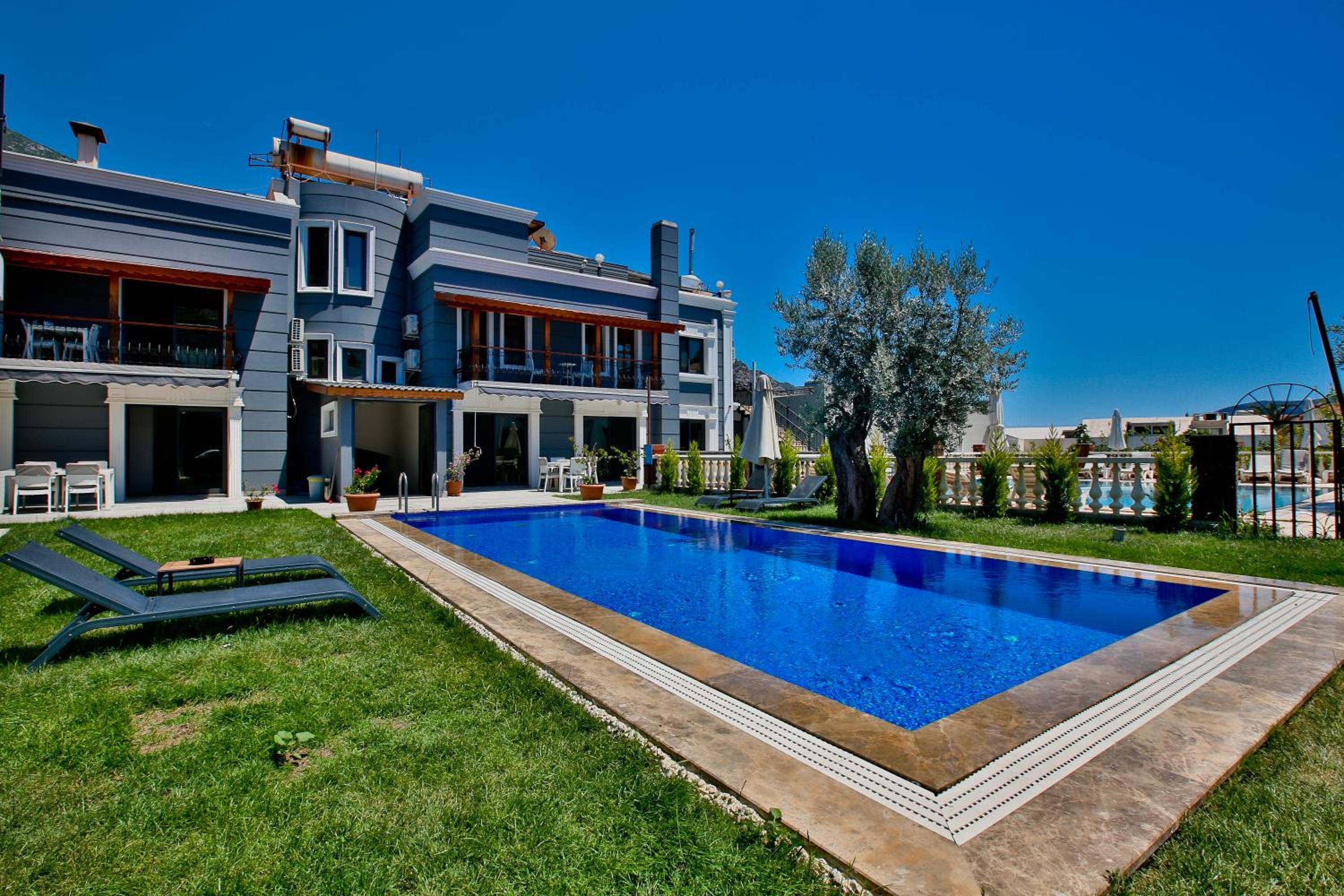 Studio with Pool View - Photo 11
