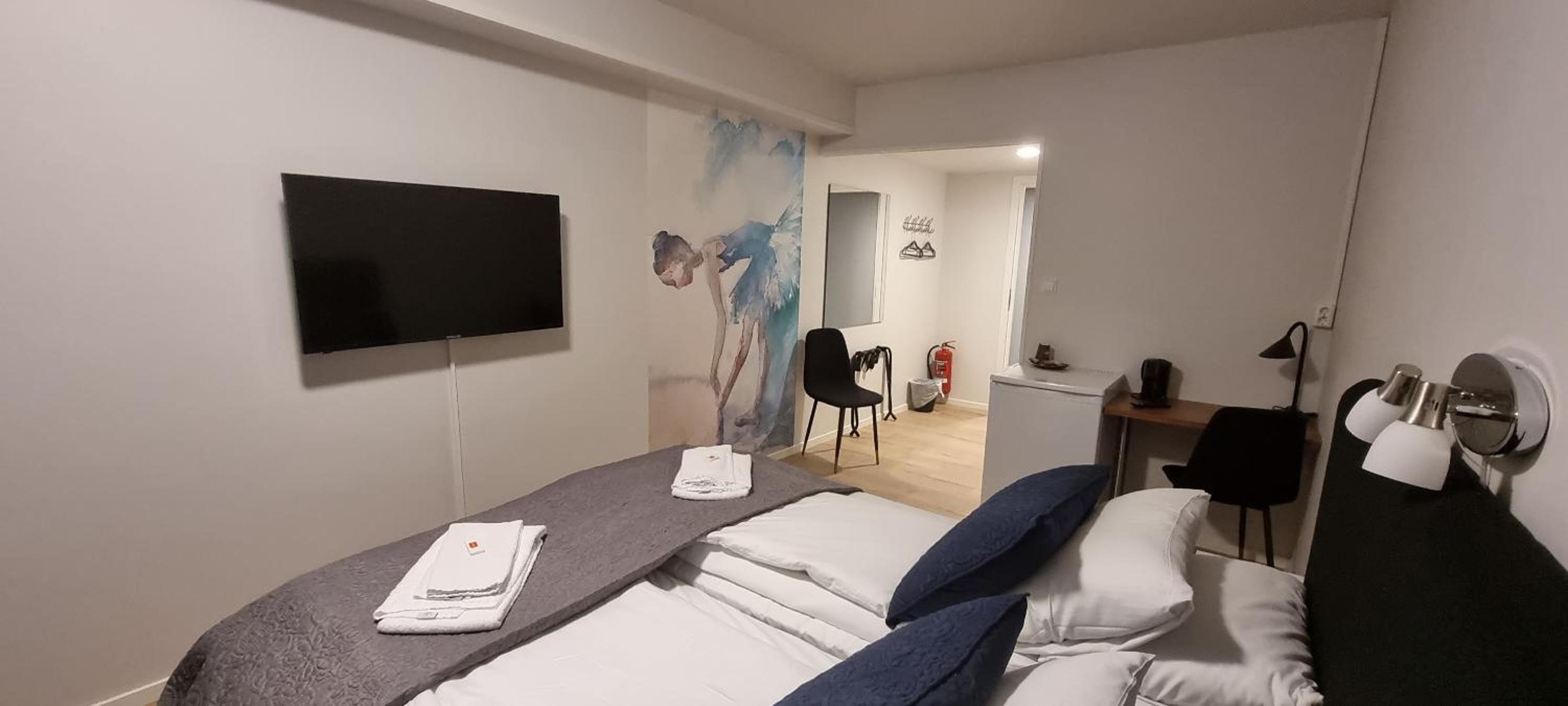 Double Room - Photo 11