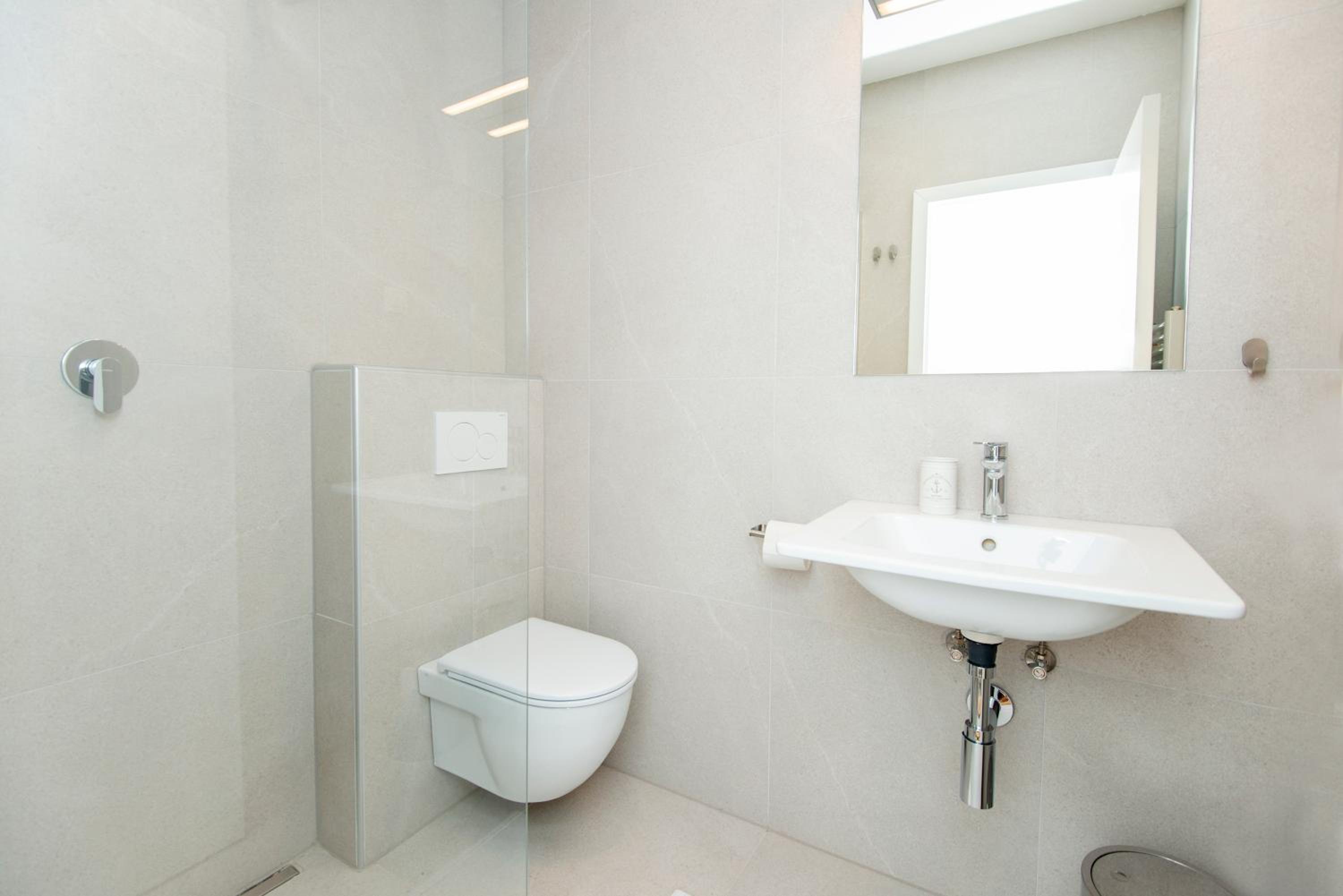 Double Room - Photo 9