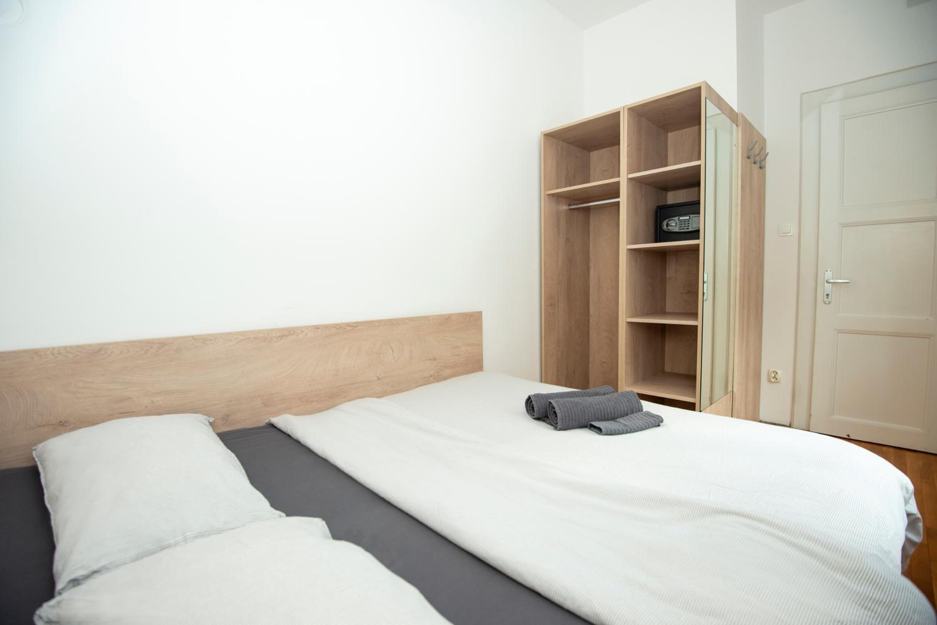 One-Bedroom Apartment - Photo 4