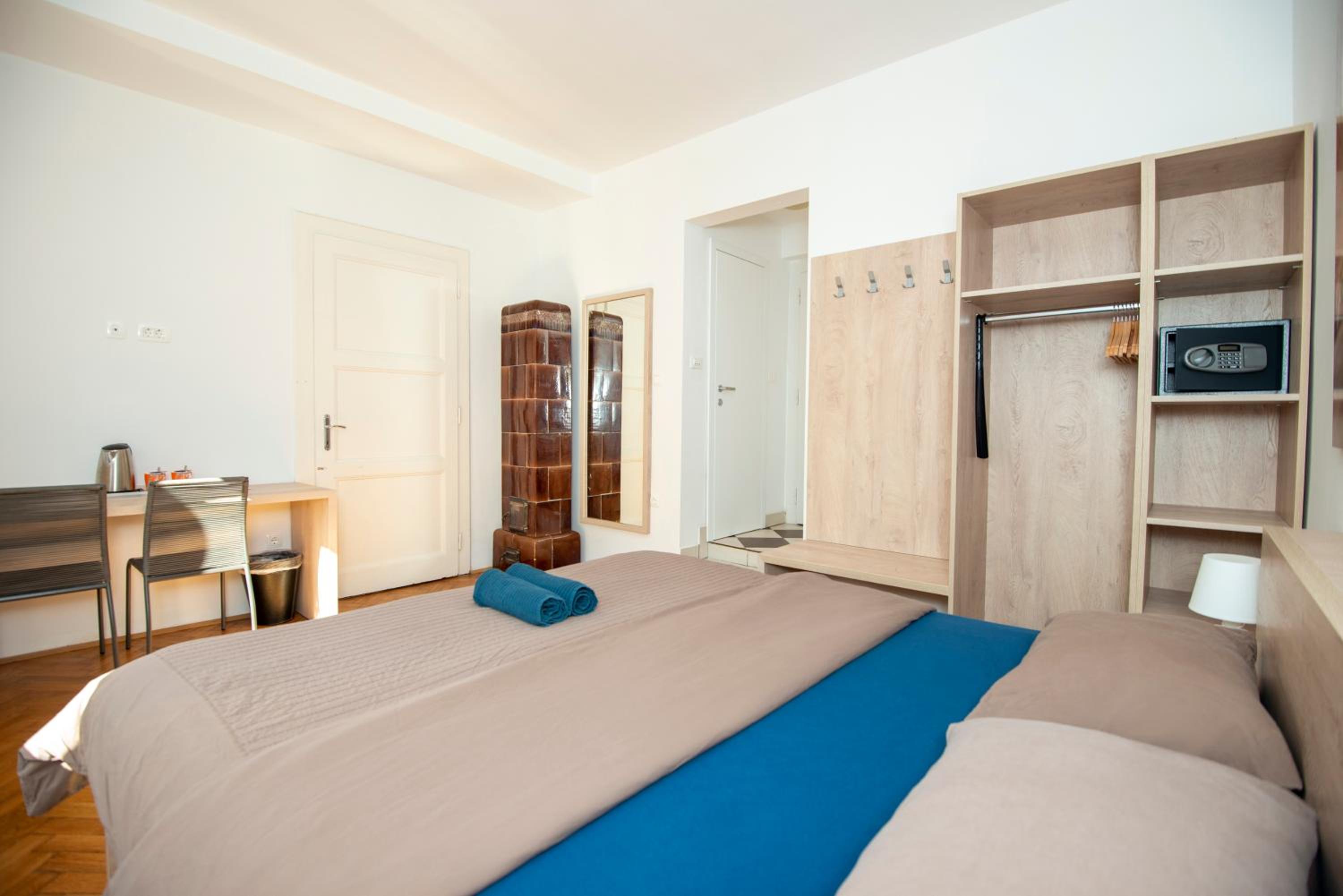Double Room - Photo 16