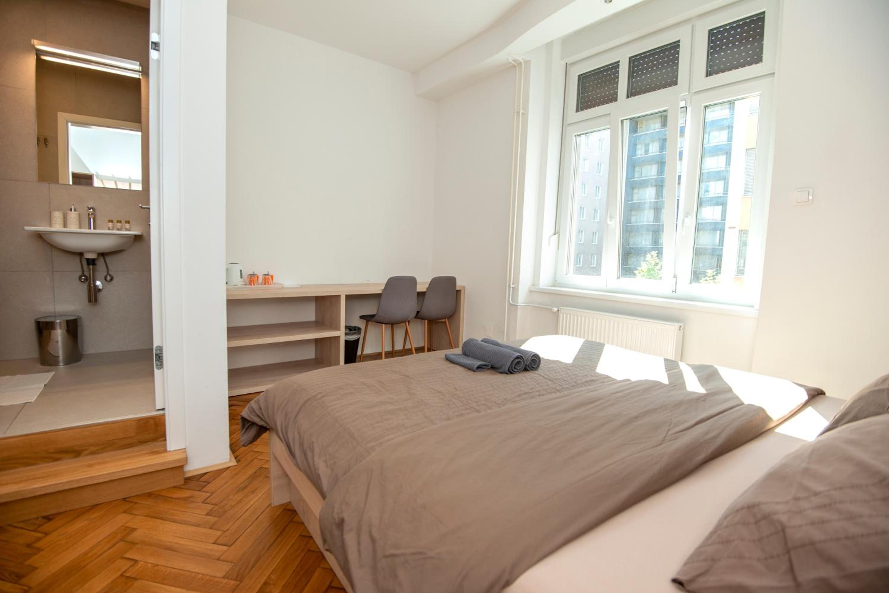 Double Room - Photo 18
