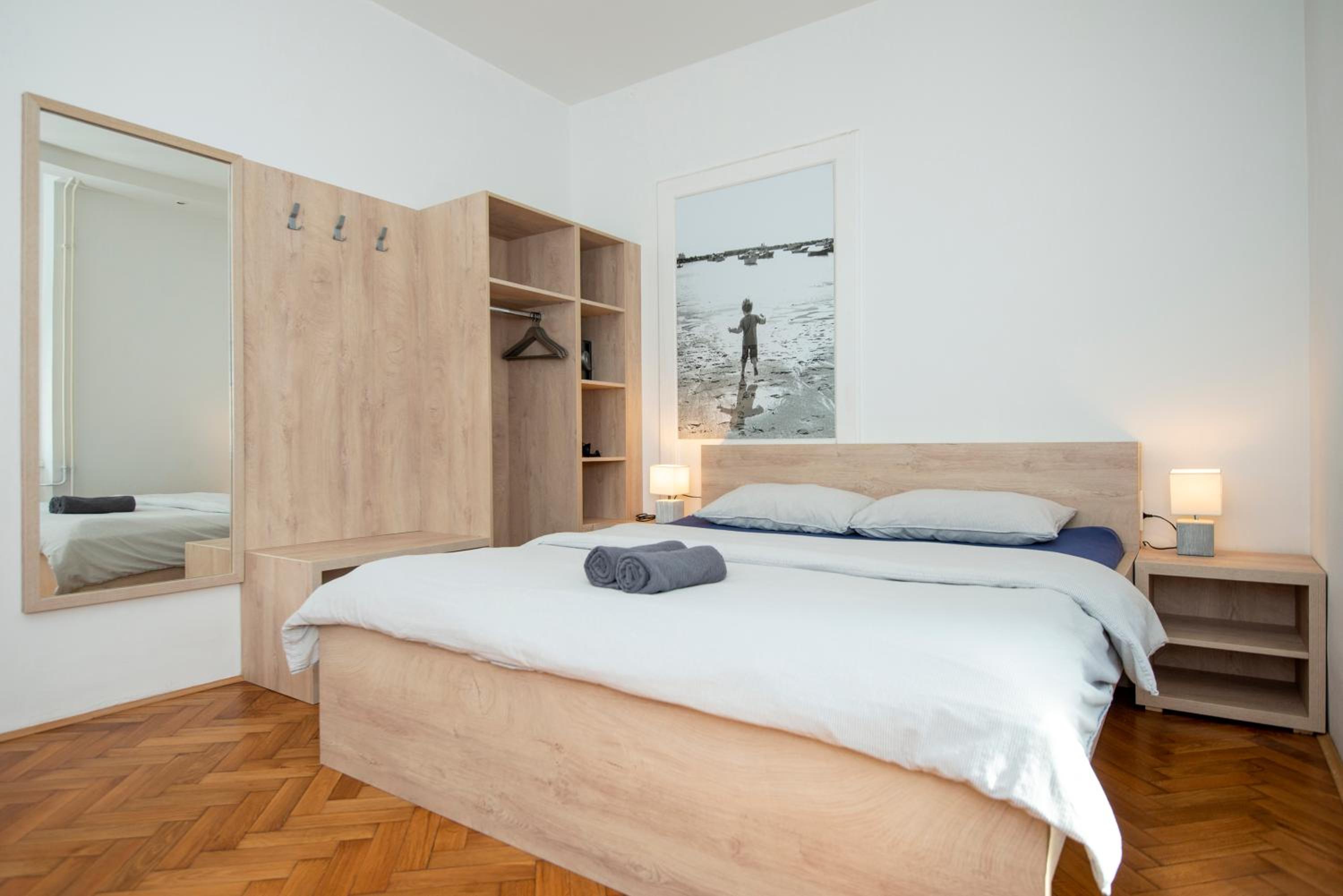 Double Room - Photo 8