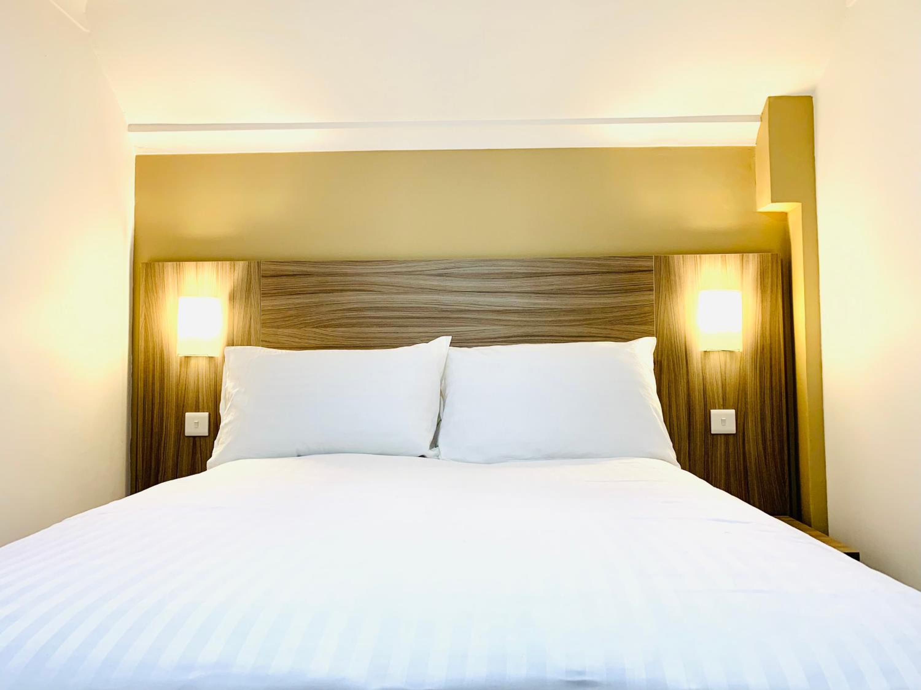 Standard Double Room - Photo 7