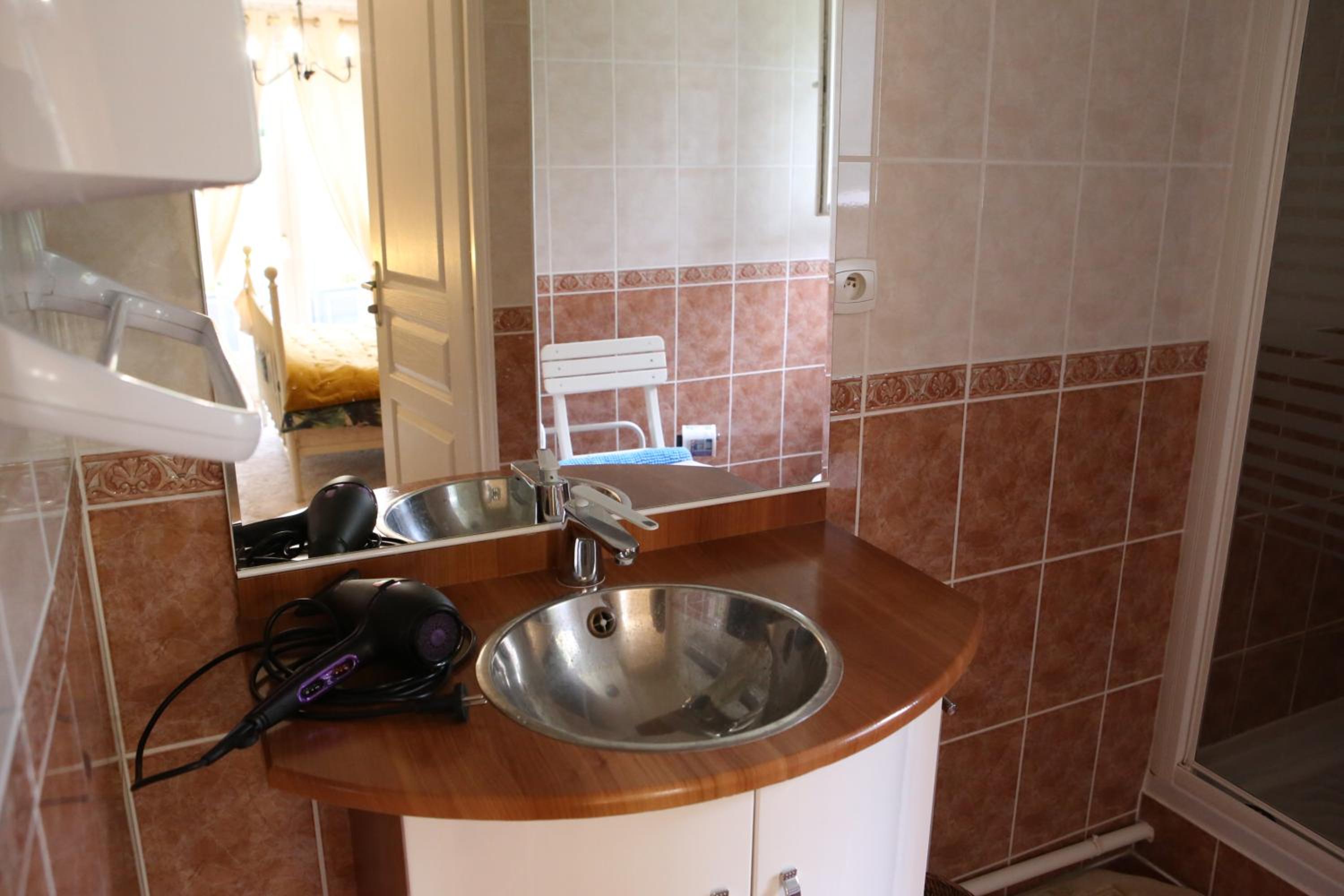 Double Room with Private Bathroom photo 3