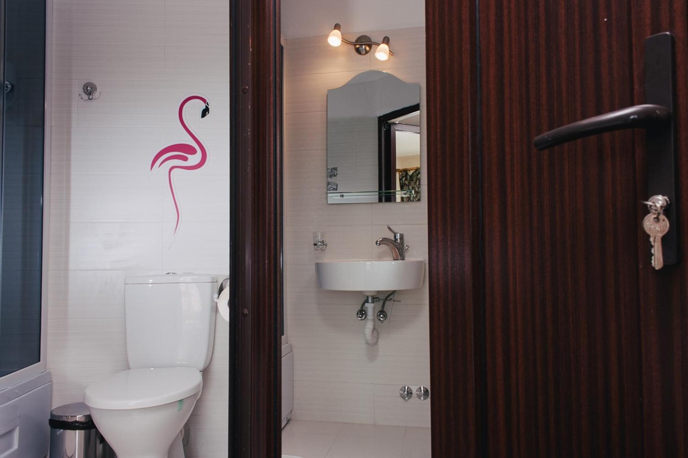 Large Double Room - Photo 4