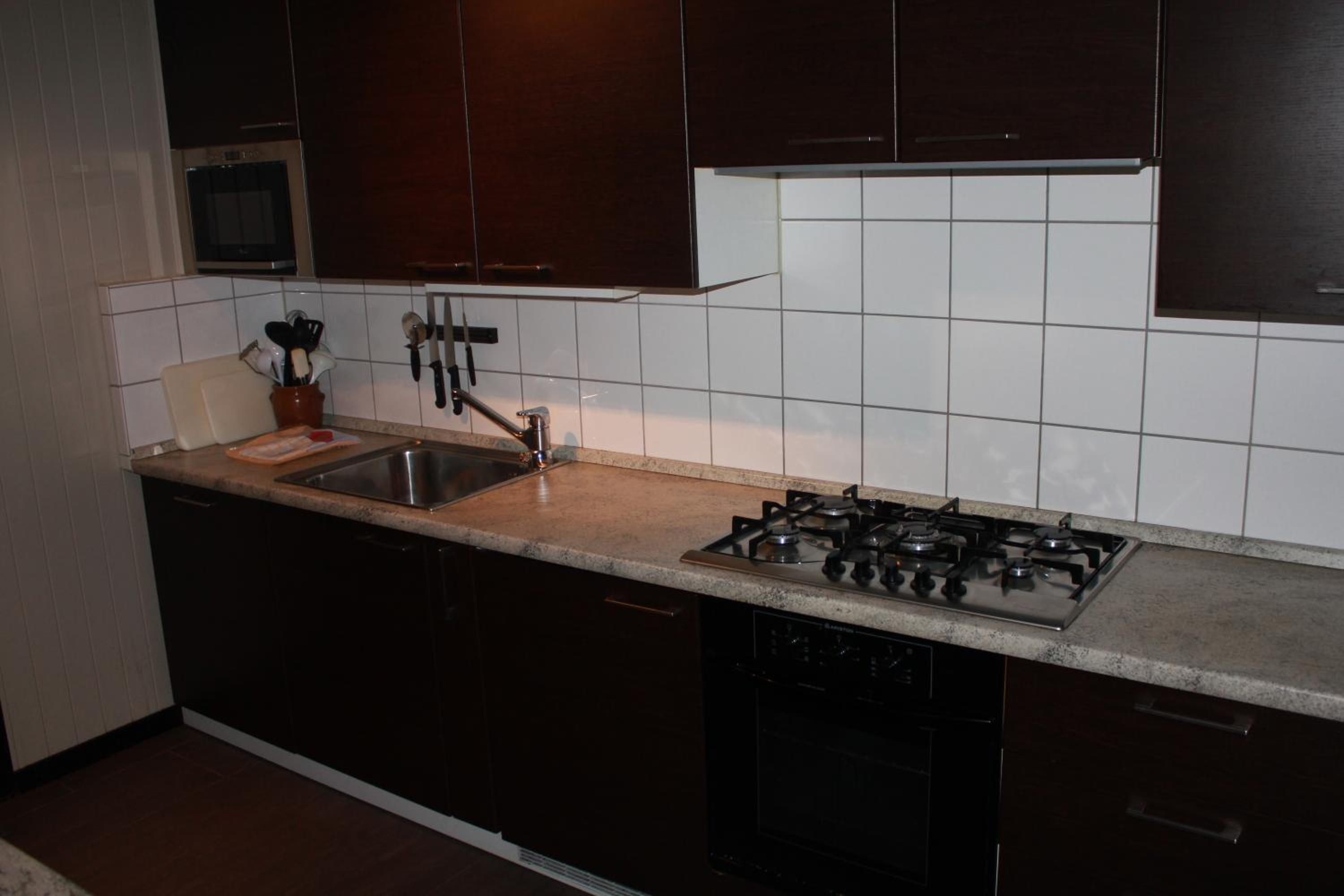 Five-Bedroom Apartment - Photo 11