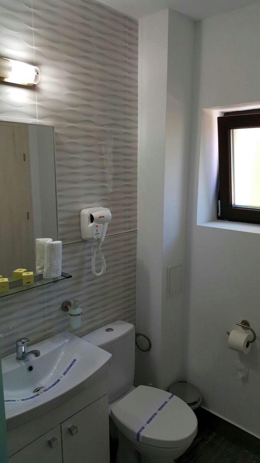 Economy Double Room - Photo 10