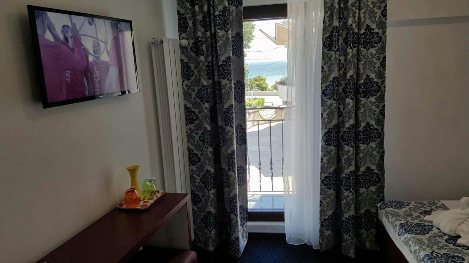 Economy Double Room - Photo 14
