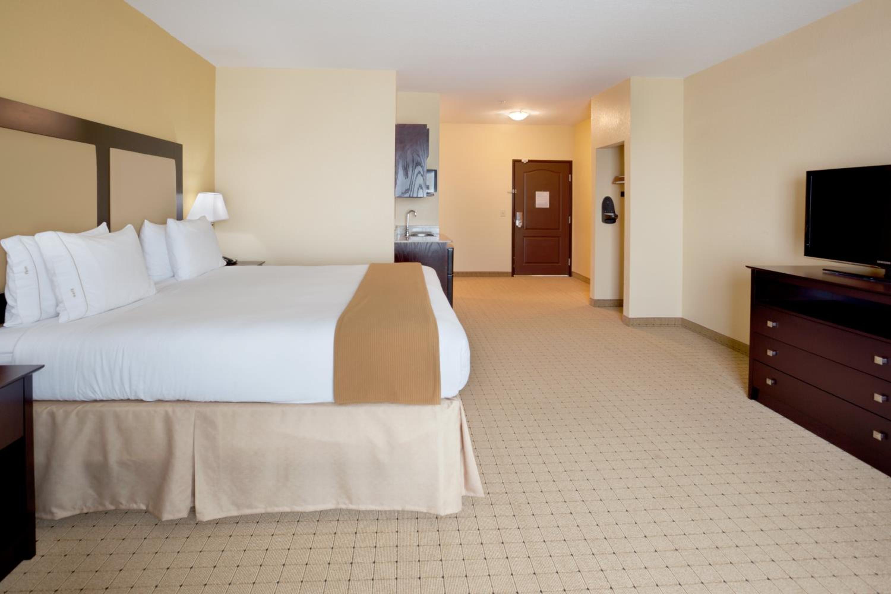 Standard King Room with Mobility Accessible Roll-In Shower