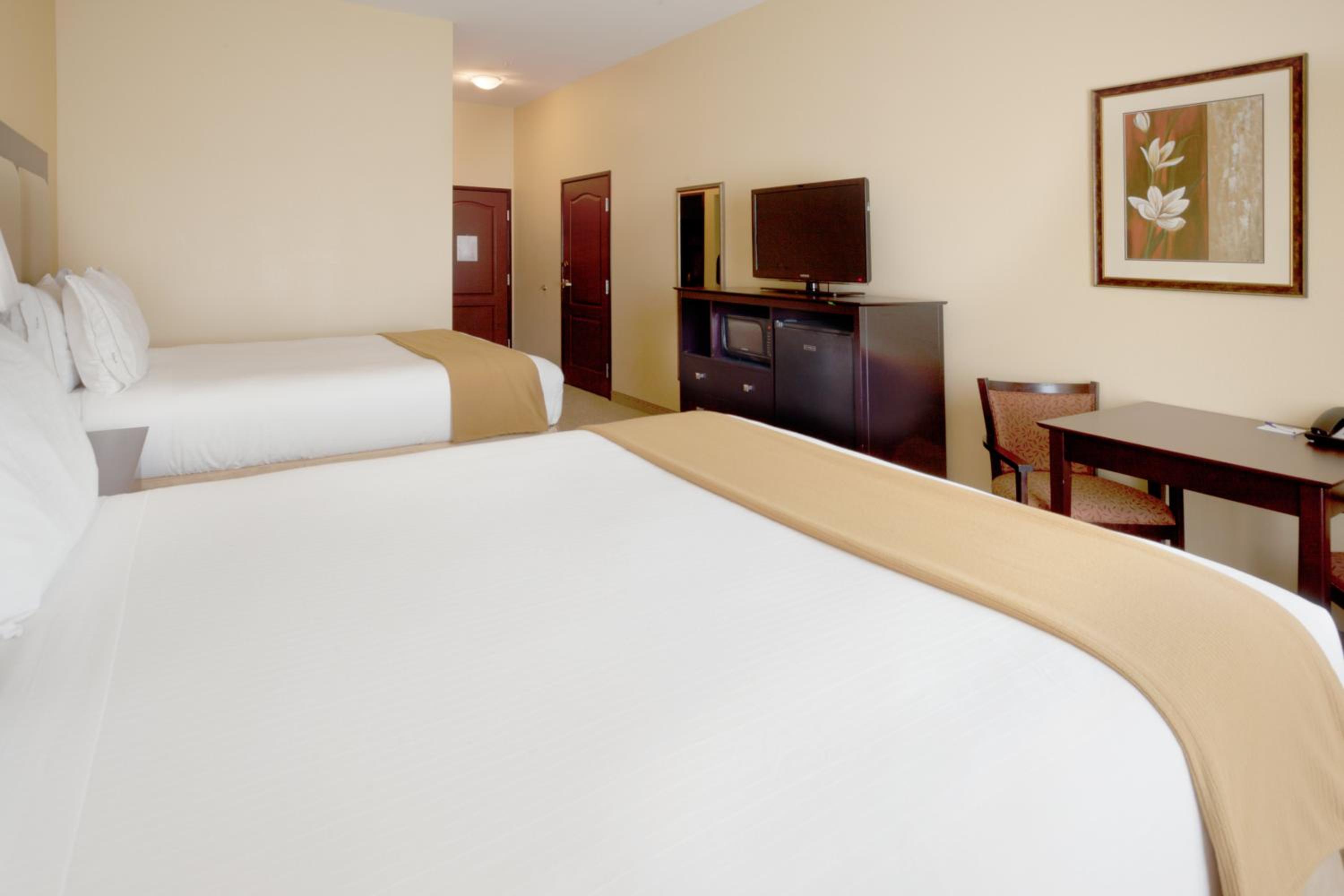 Standard Queen Room with Two Queen Beds
