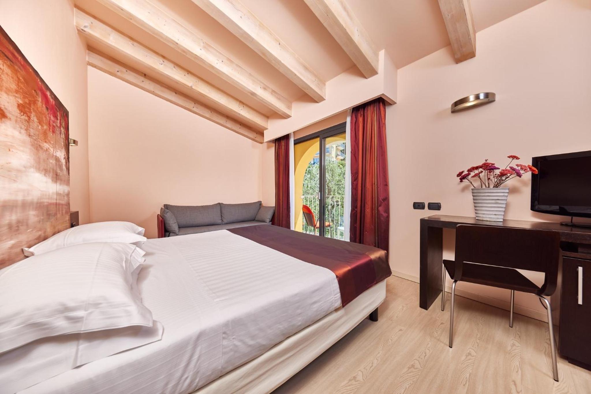 Double or Twin Room photo 3