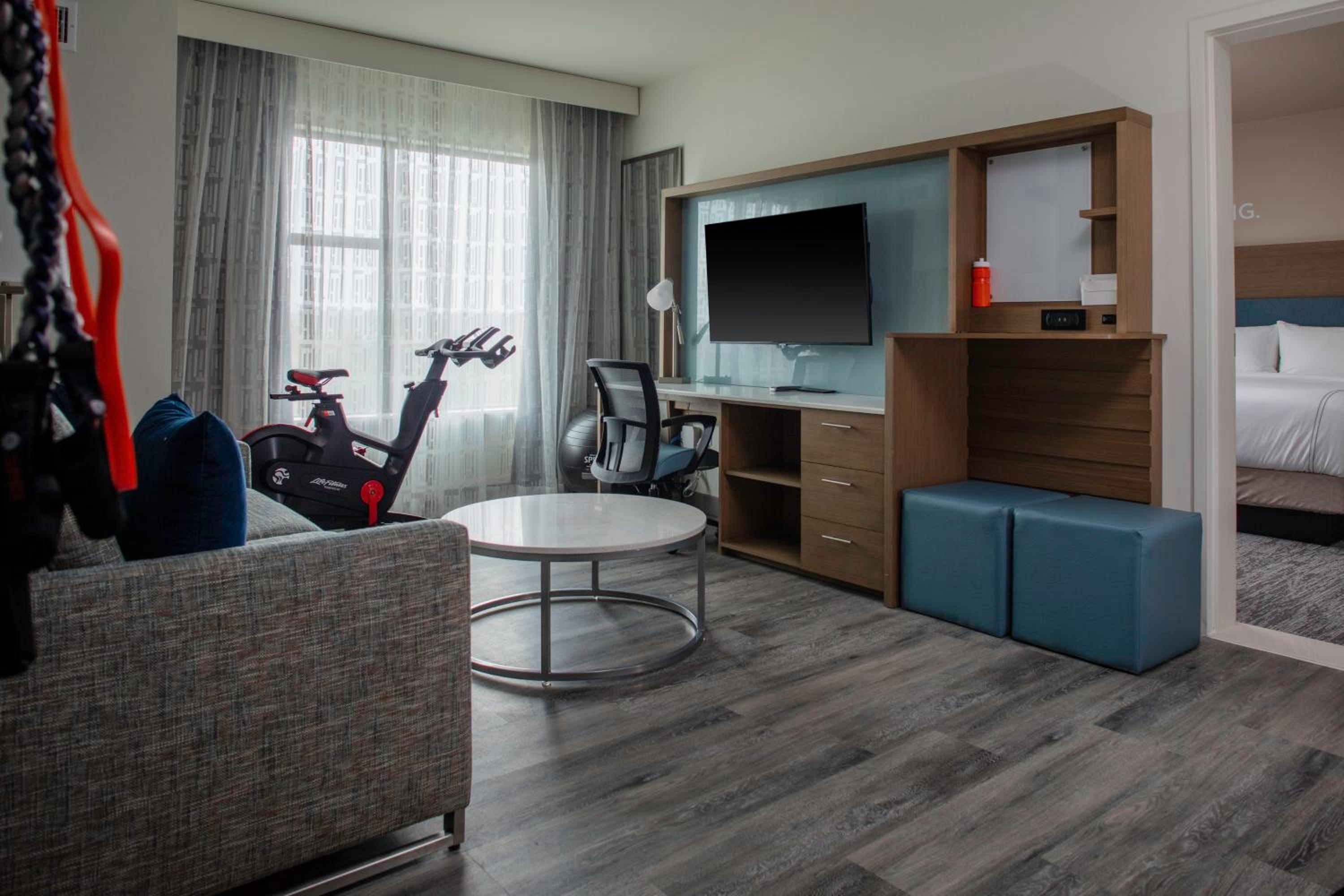 One-Bedroom King Suite with Sofa Bed - Photo 2