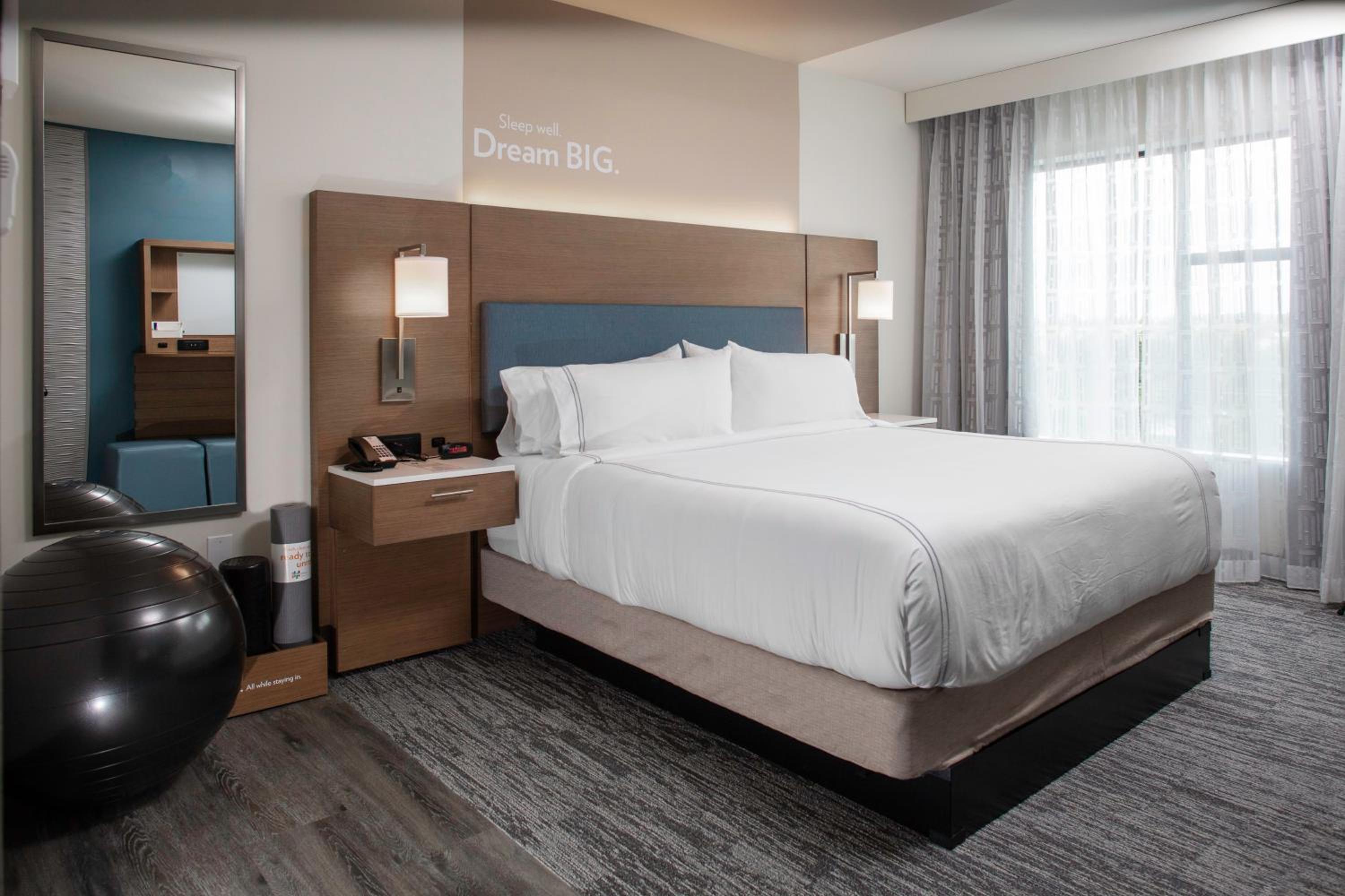 Standard King Room - Photo 3