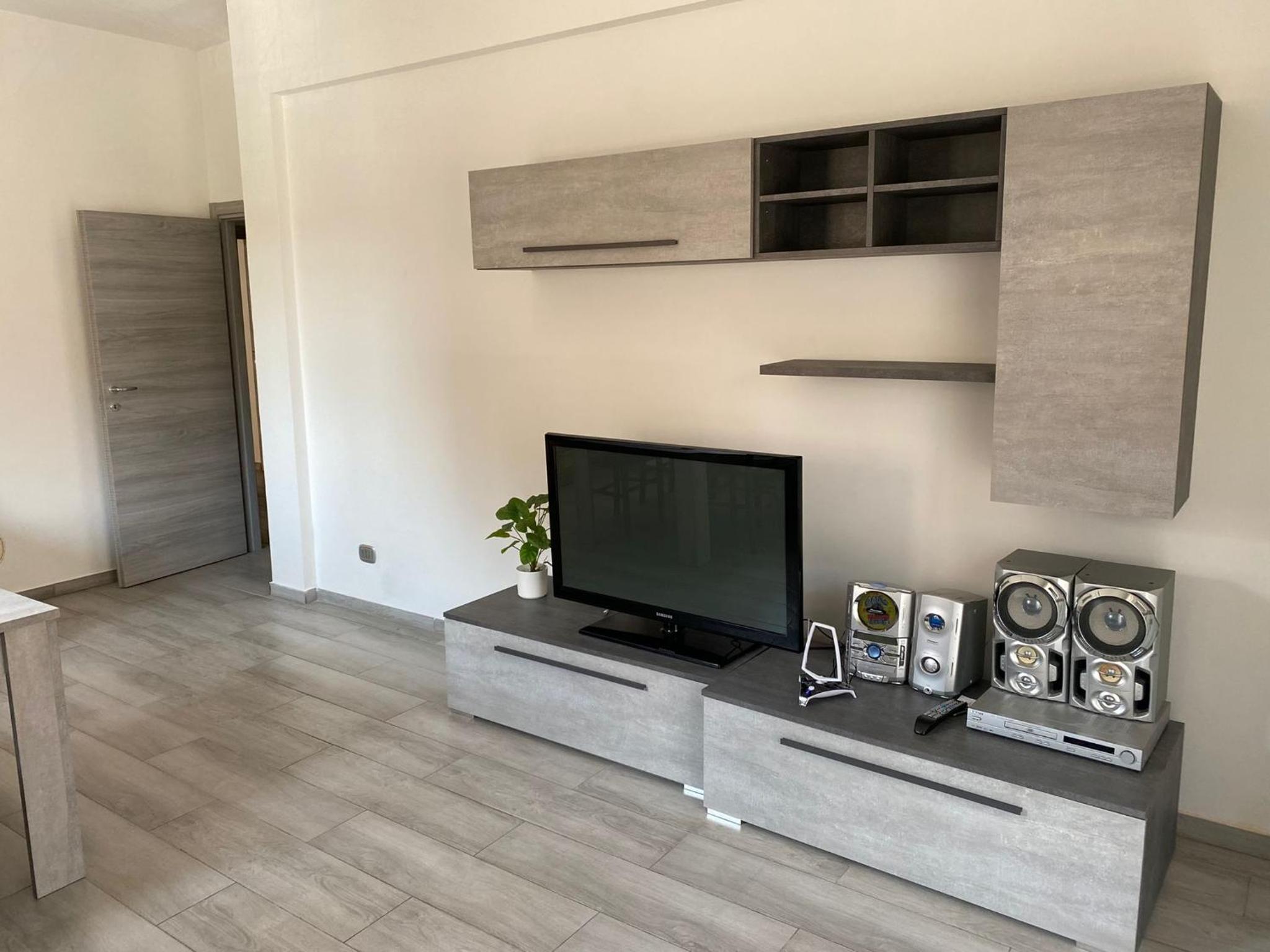 One-Bedroom Apartment - Photo 3