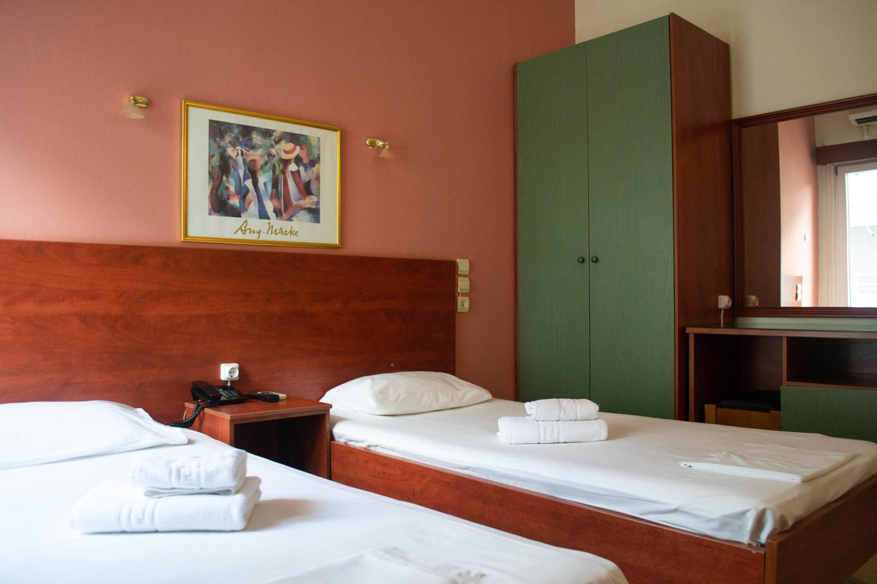 Double or Twin Room - Photo 3