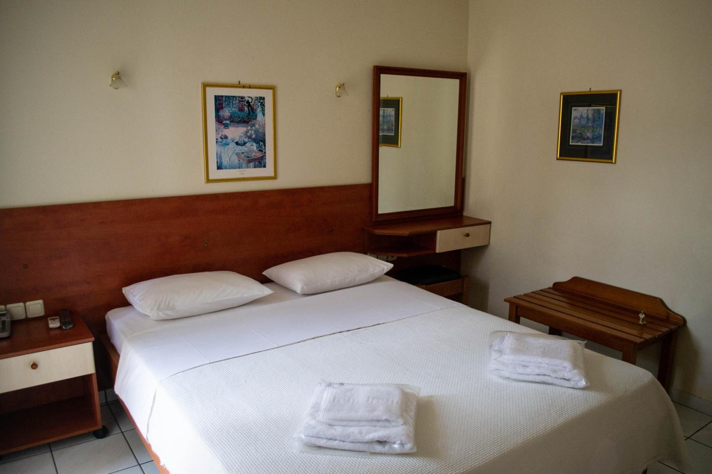 Double or Twin Room - Photo 4