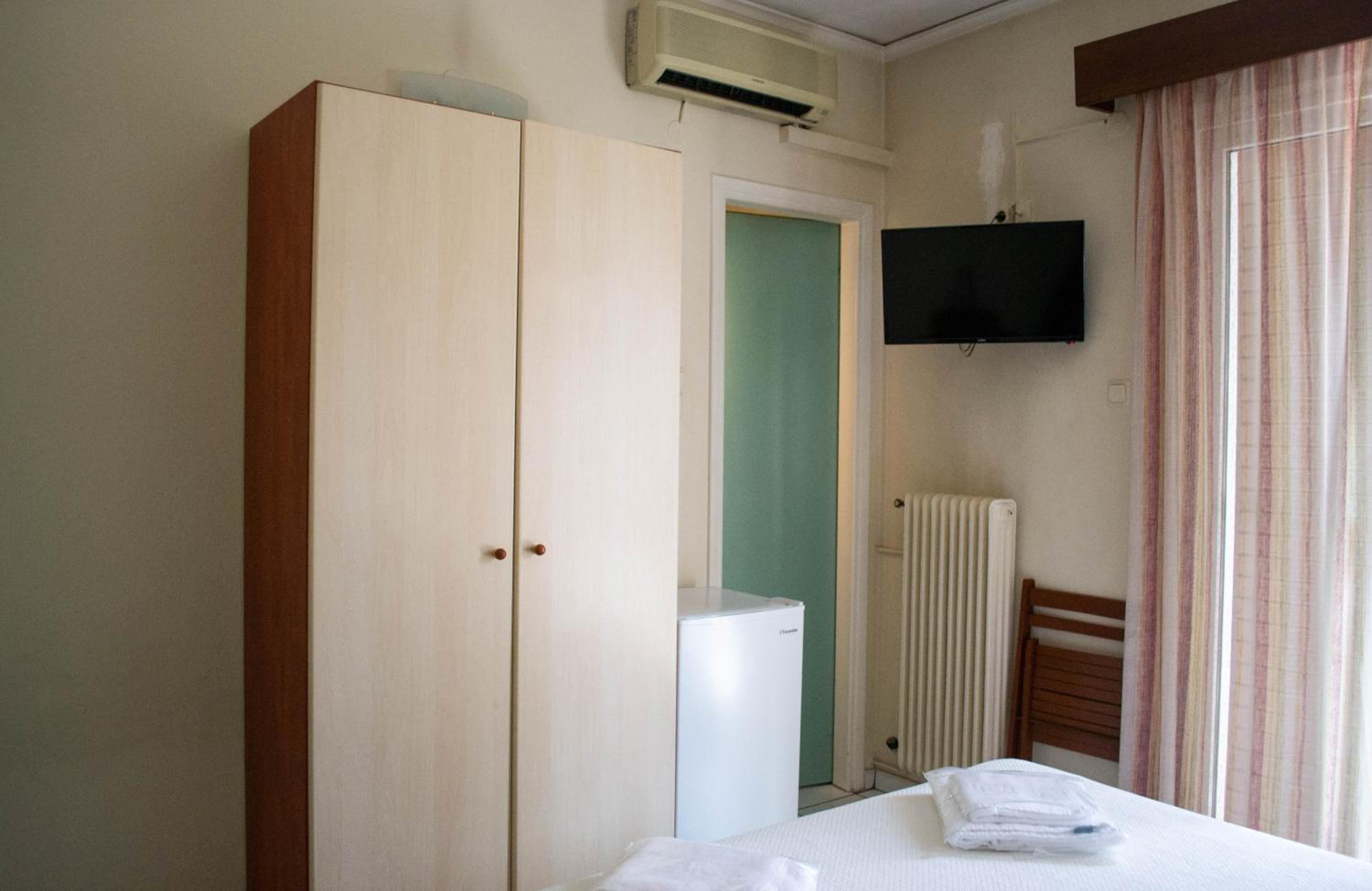 Double or Twin Room - Photo 5
