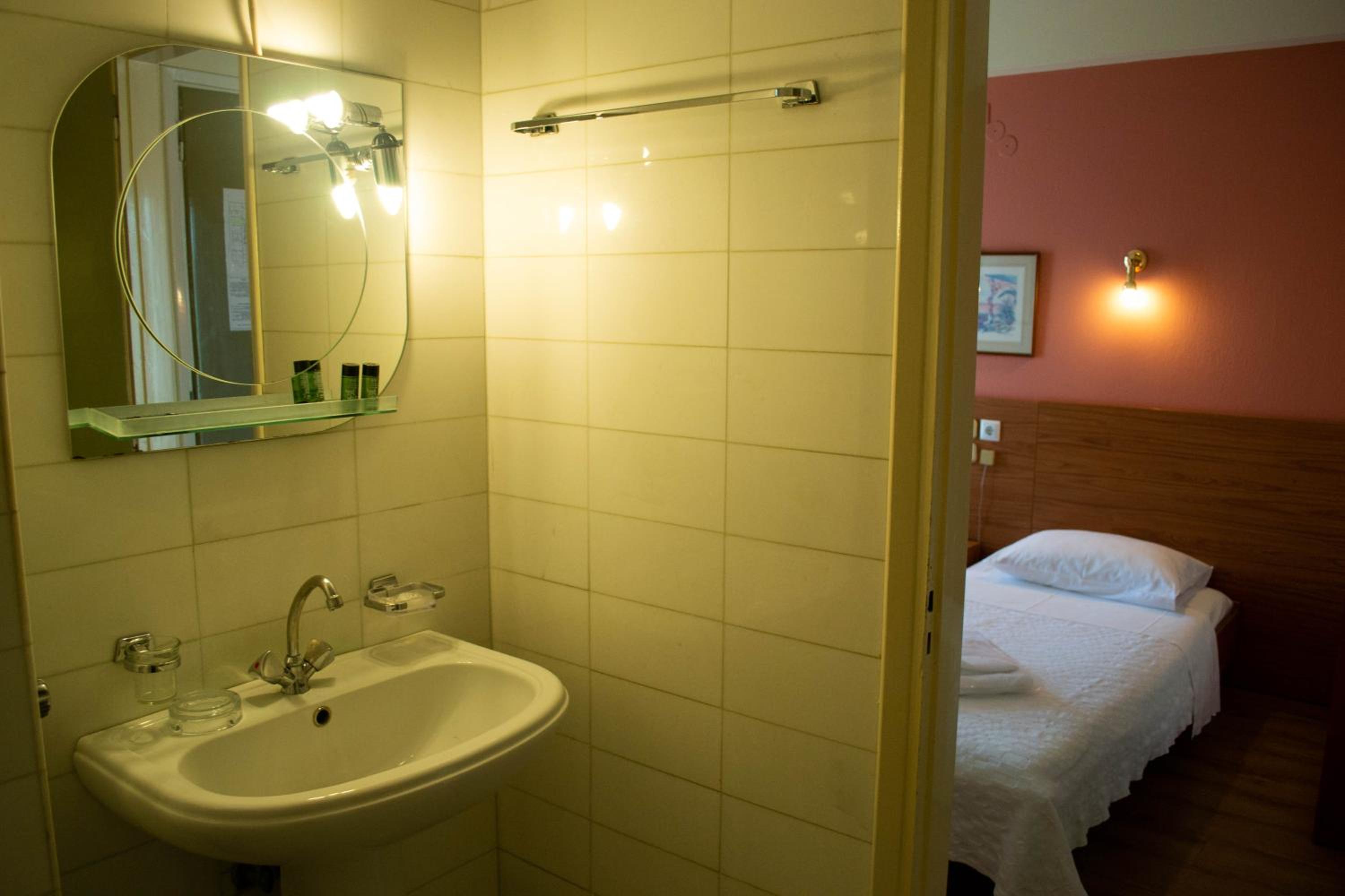 Single Room photo 2