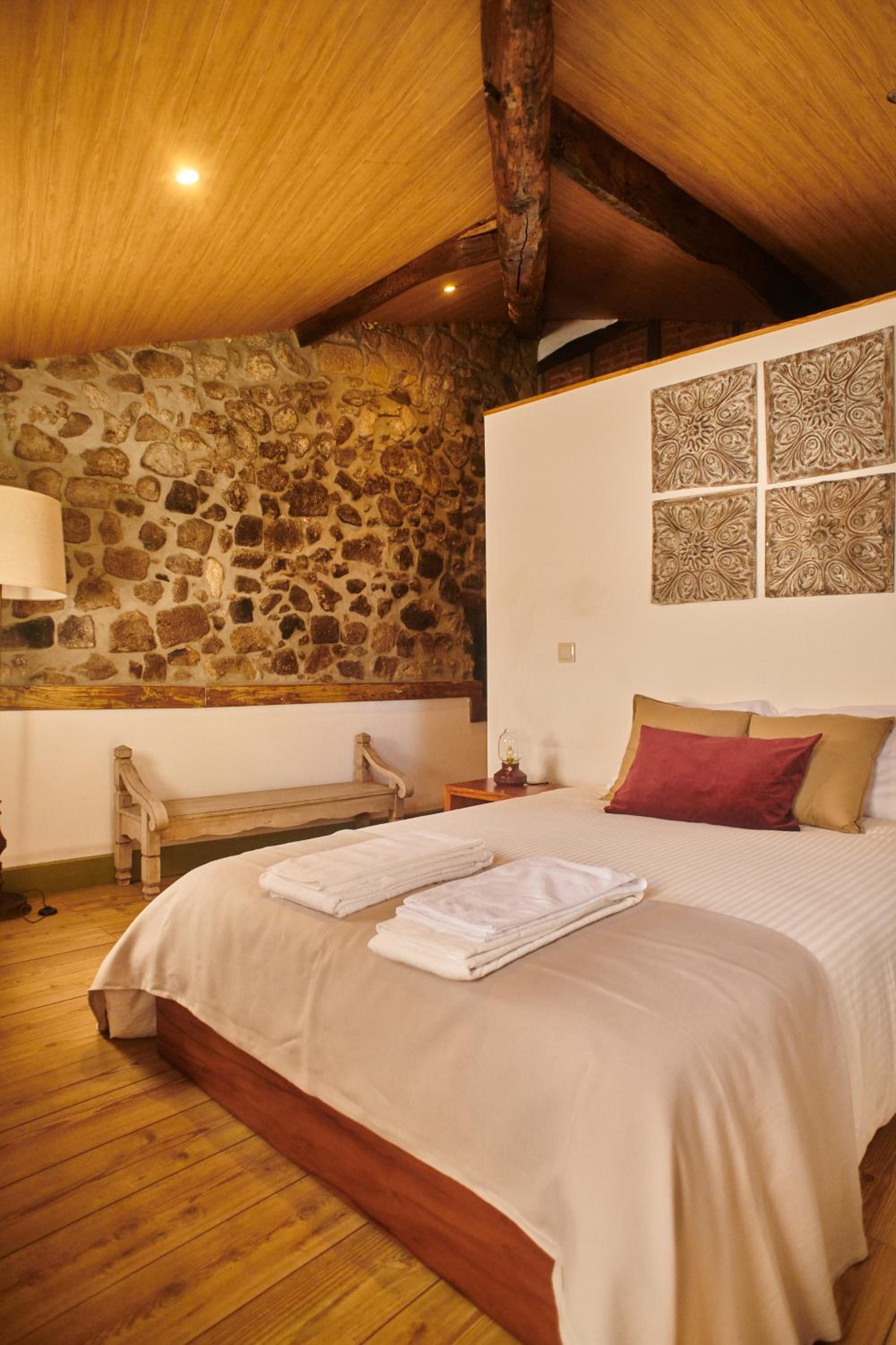 Double Room with Private Bathroom - Photo 9