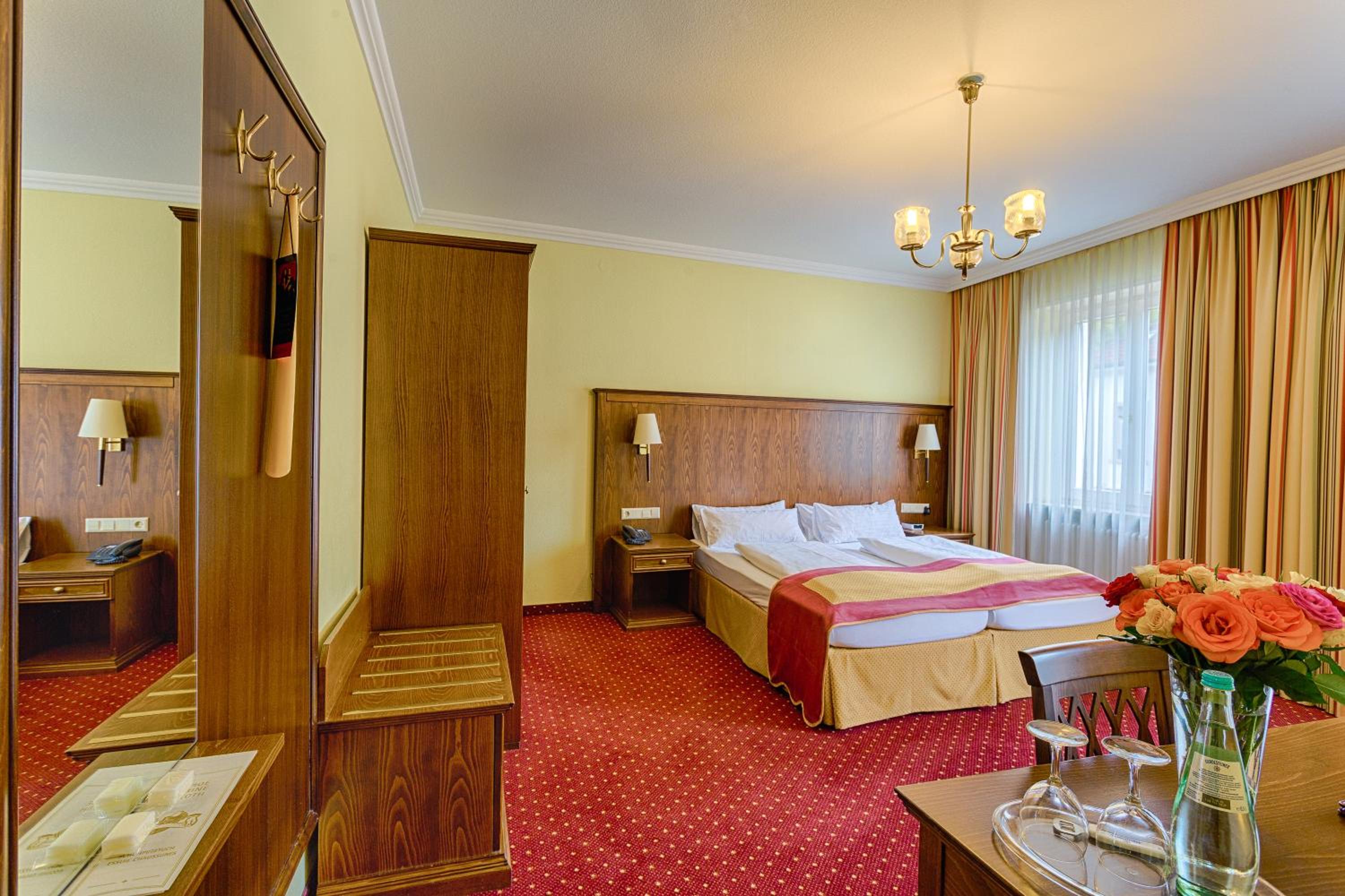 Deluxe Double Room with Balcony - Photo 5