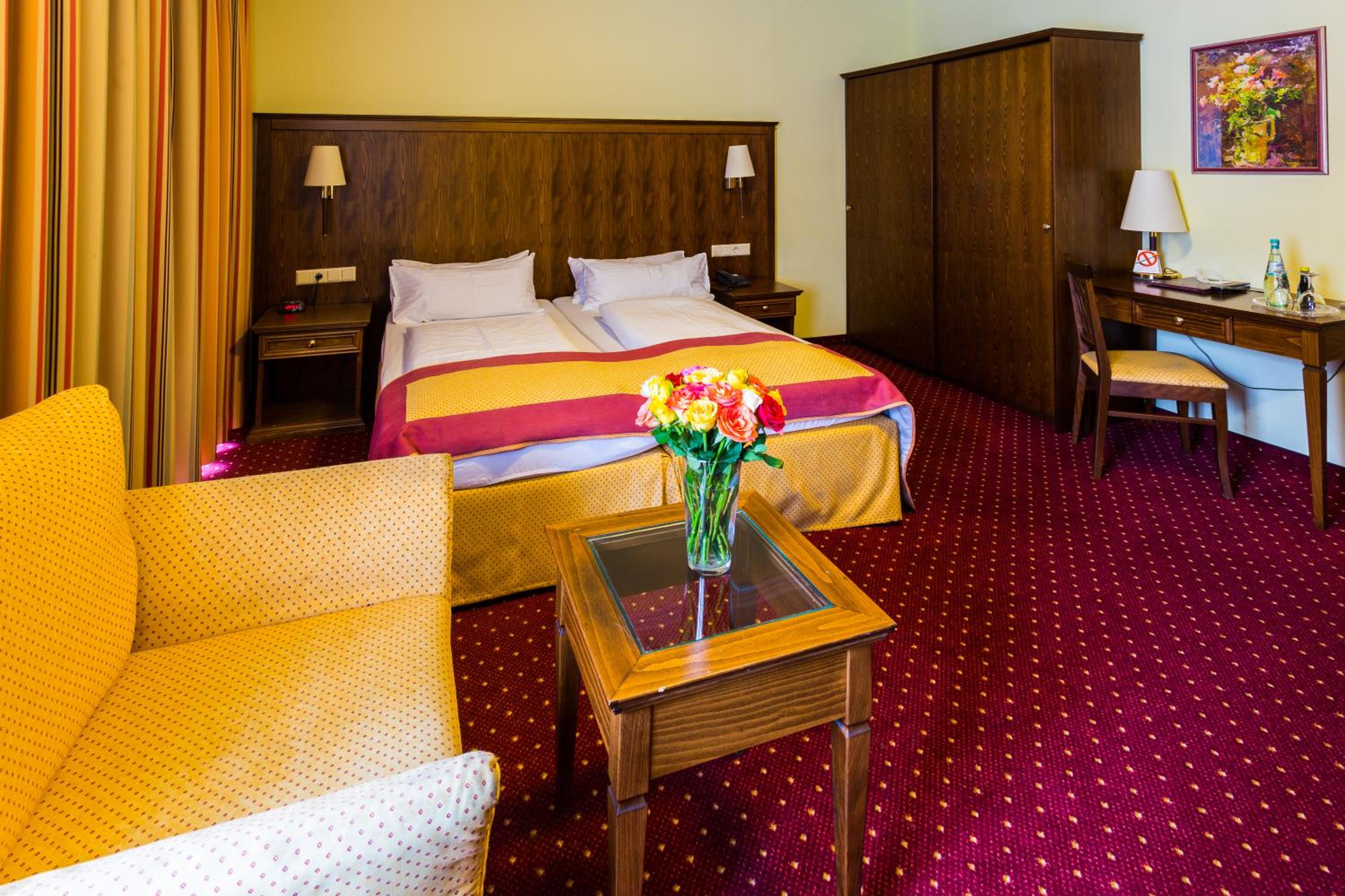 Deluxe Double Room with Balcony - Photo 3