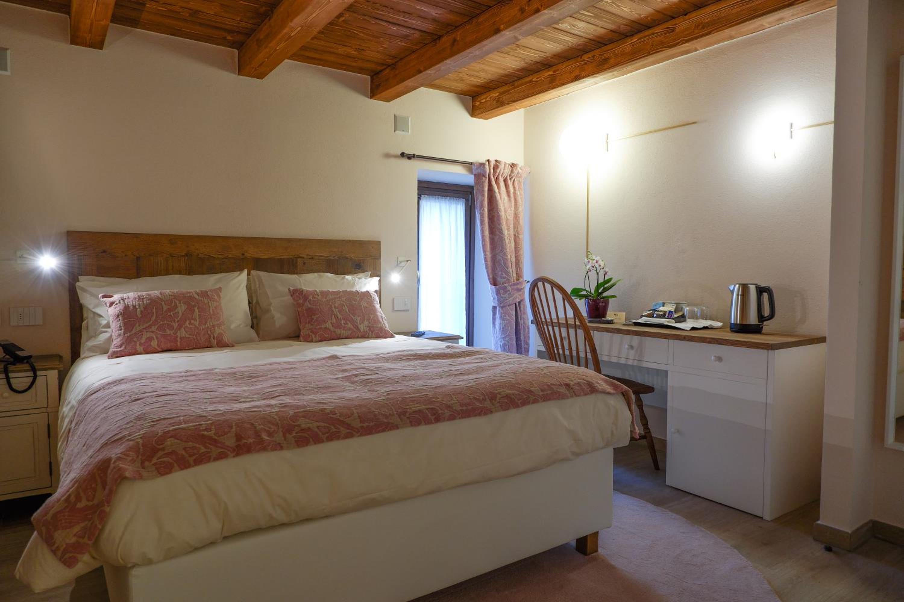 Standard Double Room - Photo 2