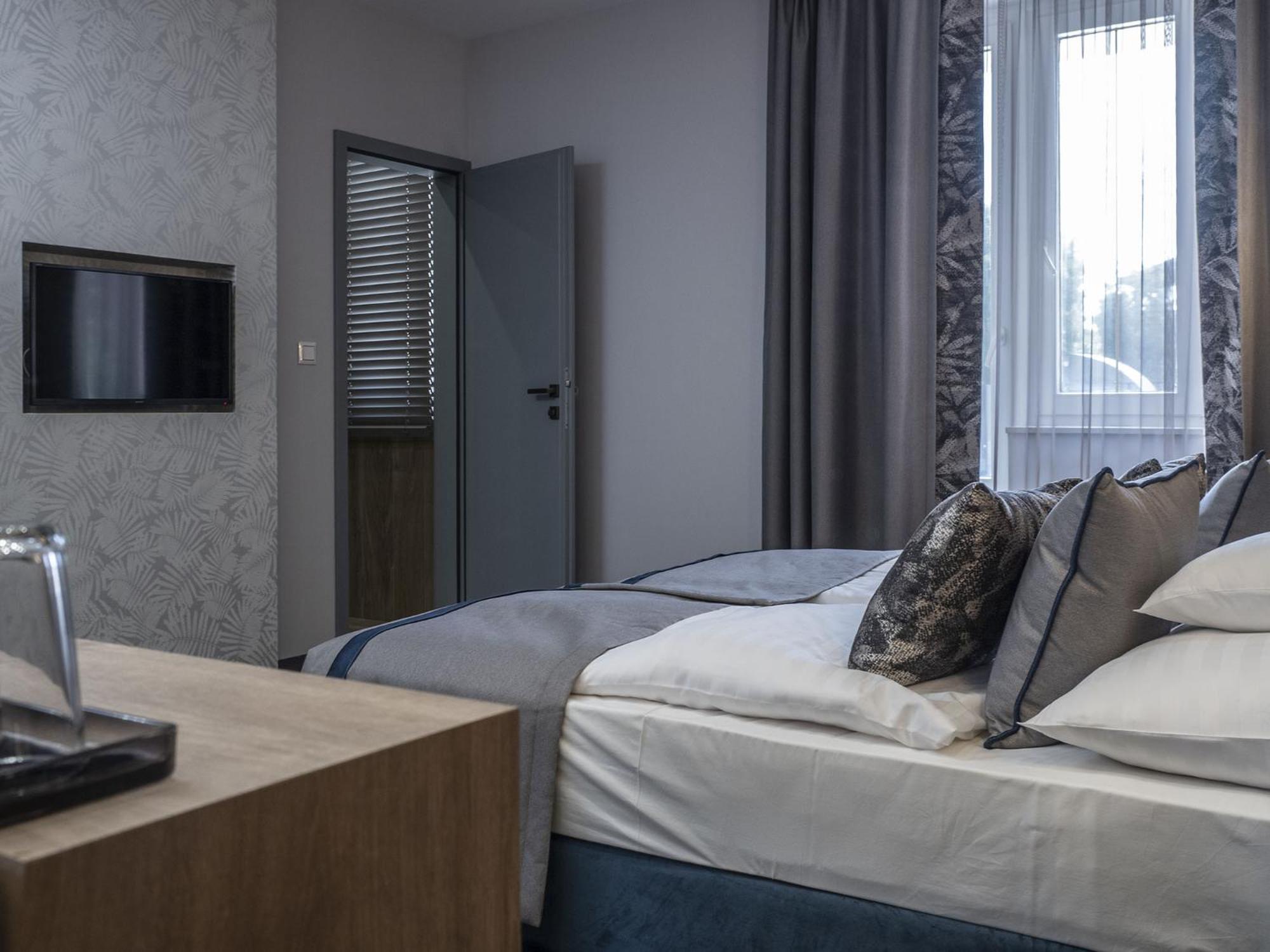 Standard Twin Room - Photo 5
