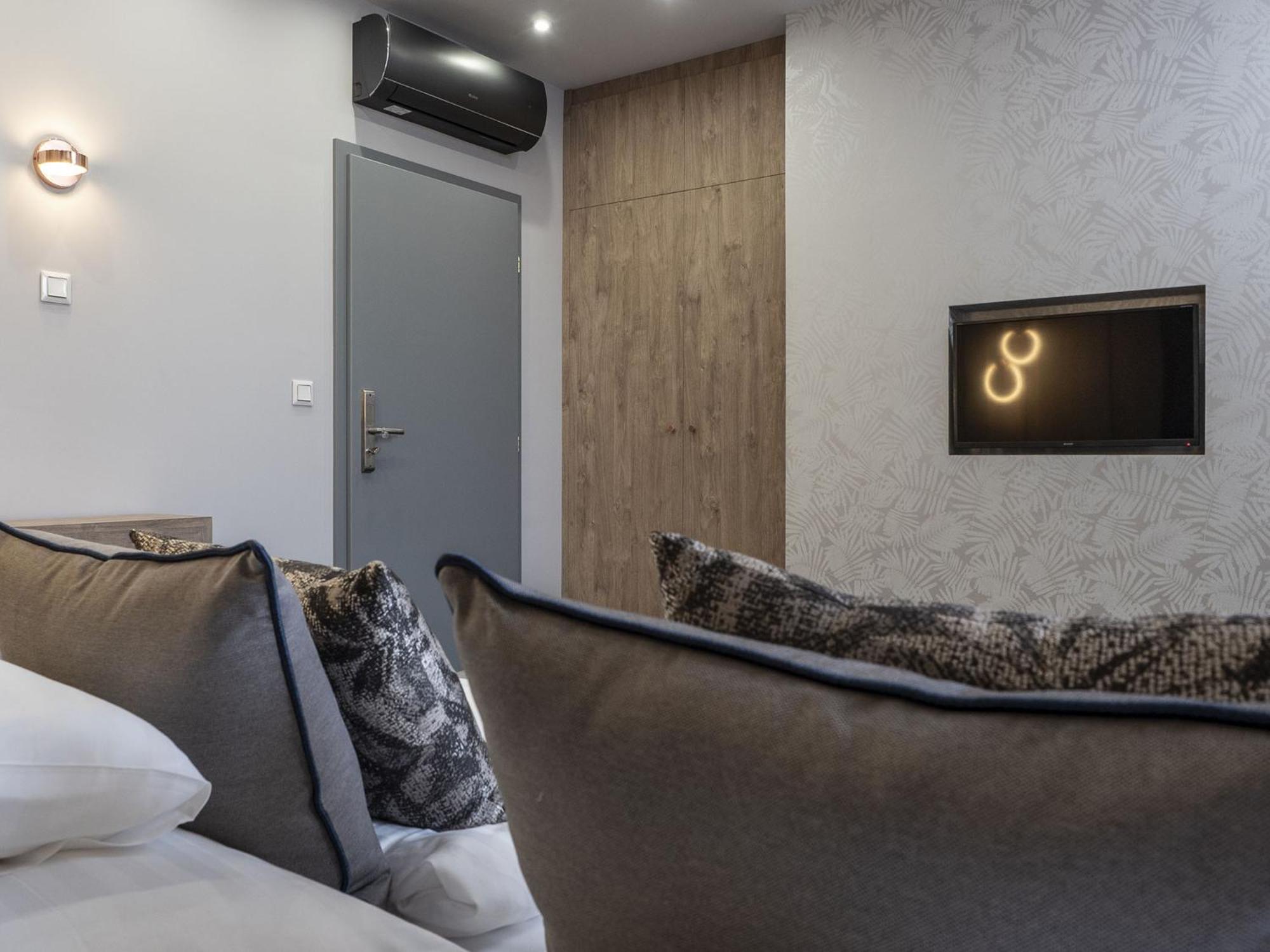 Standard Twin Room - Photo 4