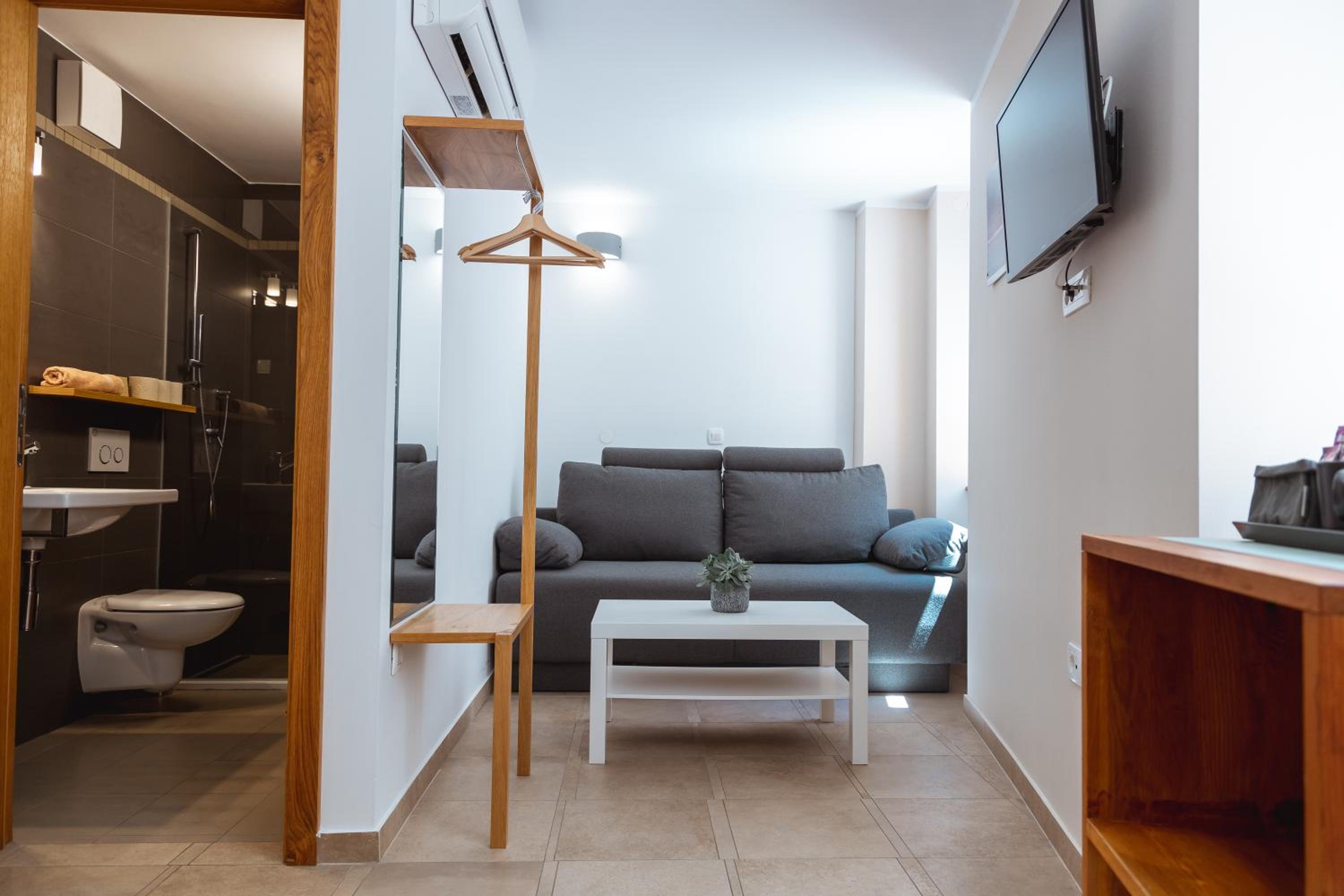 Triple Room - Photo 6