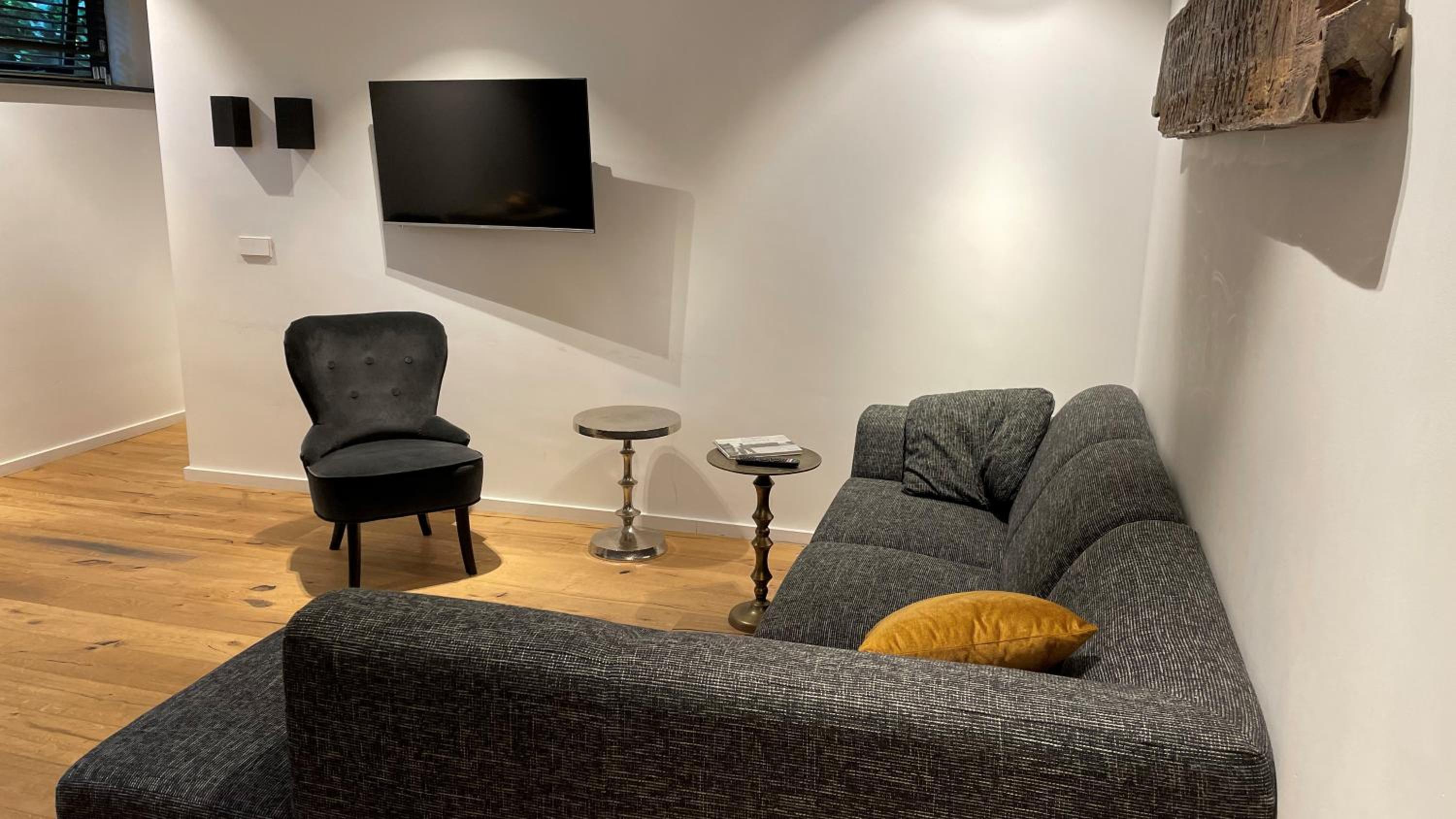 One-Bedroom Apartment - Photo 1