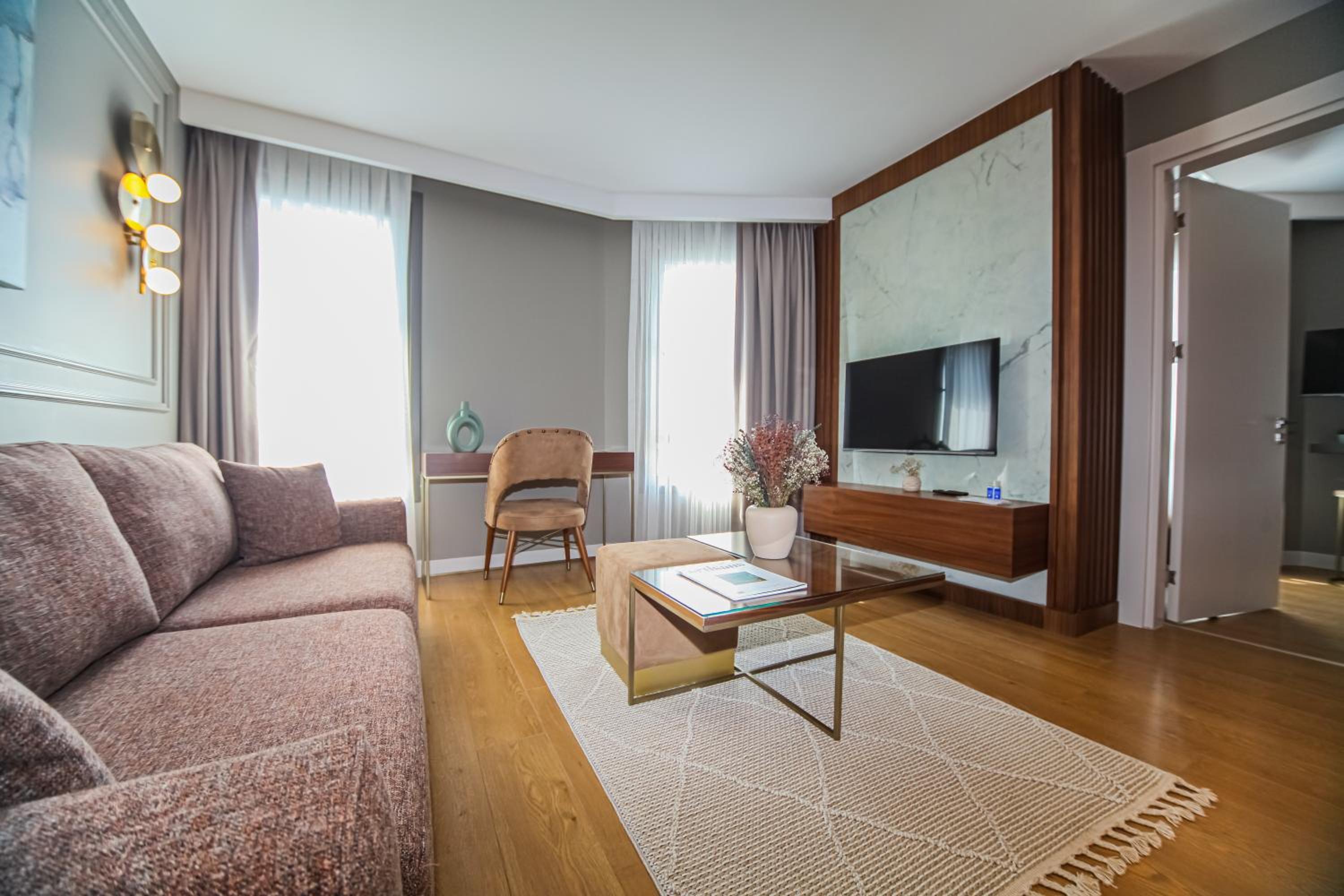 Deluxe Suite photo 2