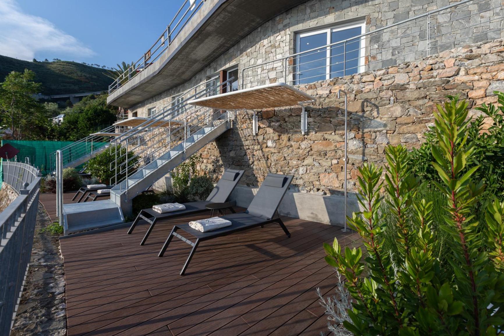 Deluxe Double Room with Sea View - Photo 8