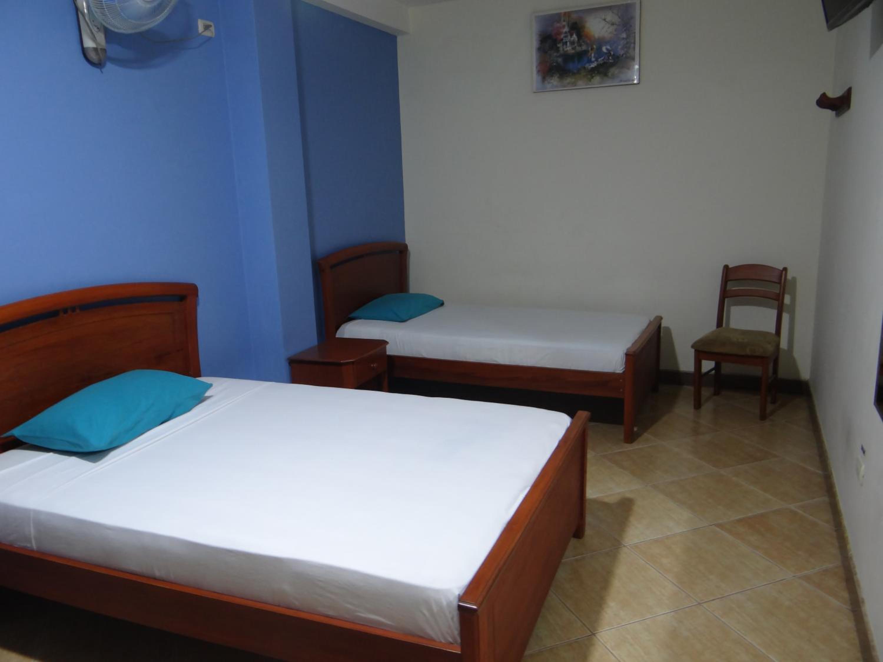 Economy Twin Room photo 3