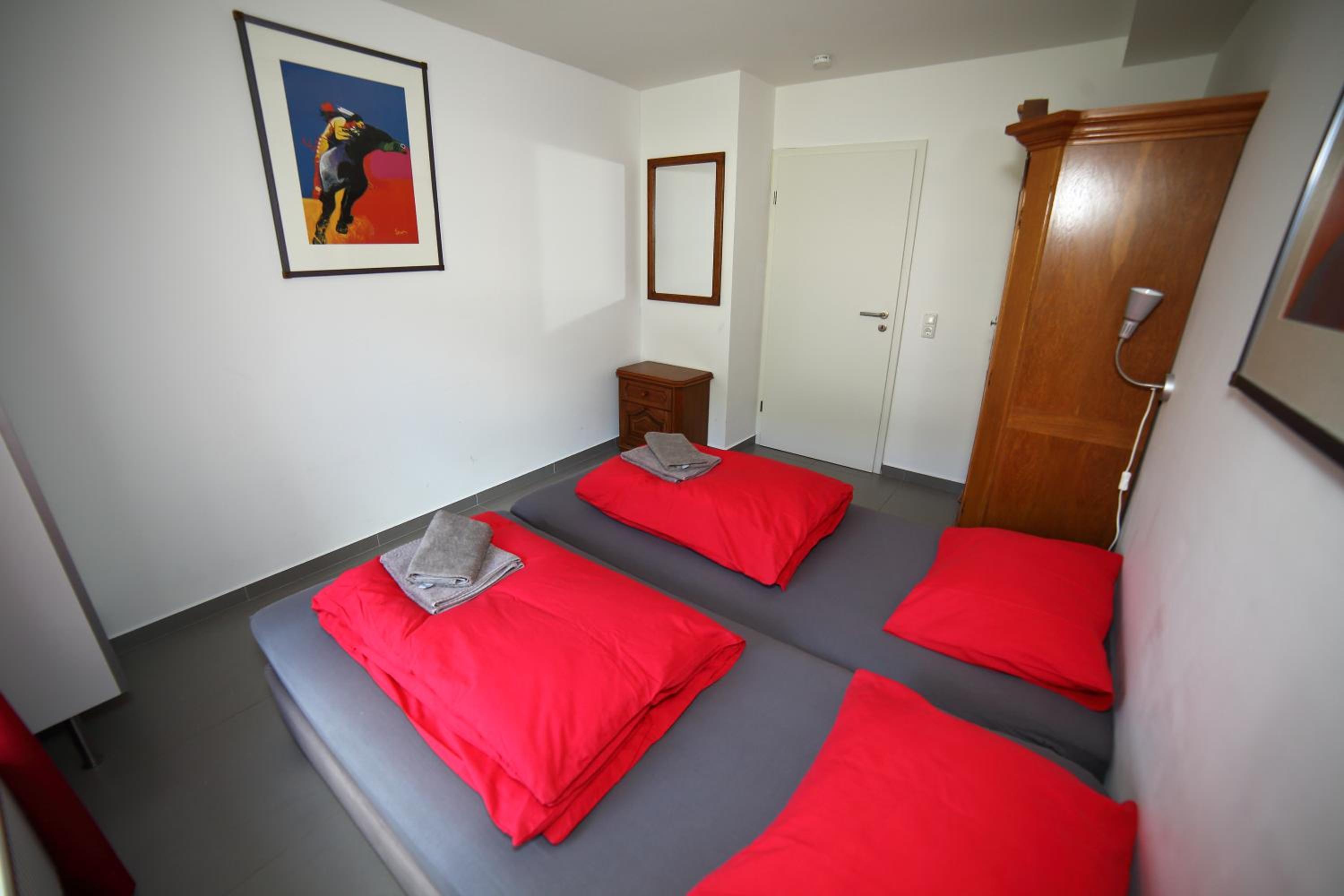 Apartment with Terrace - Photo 13