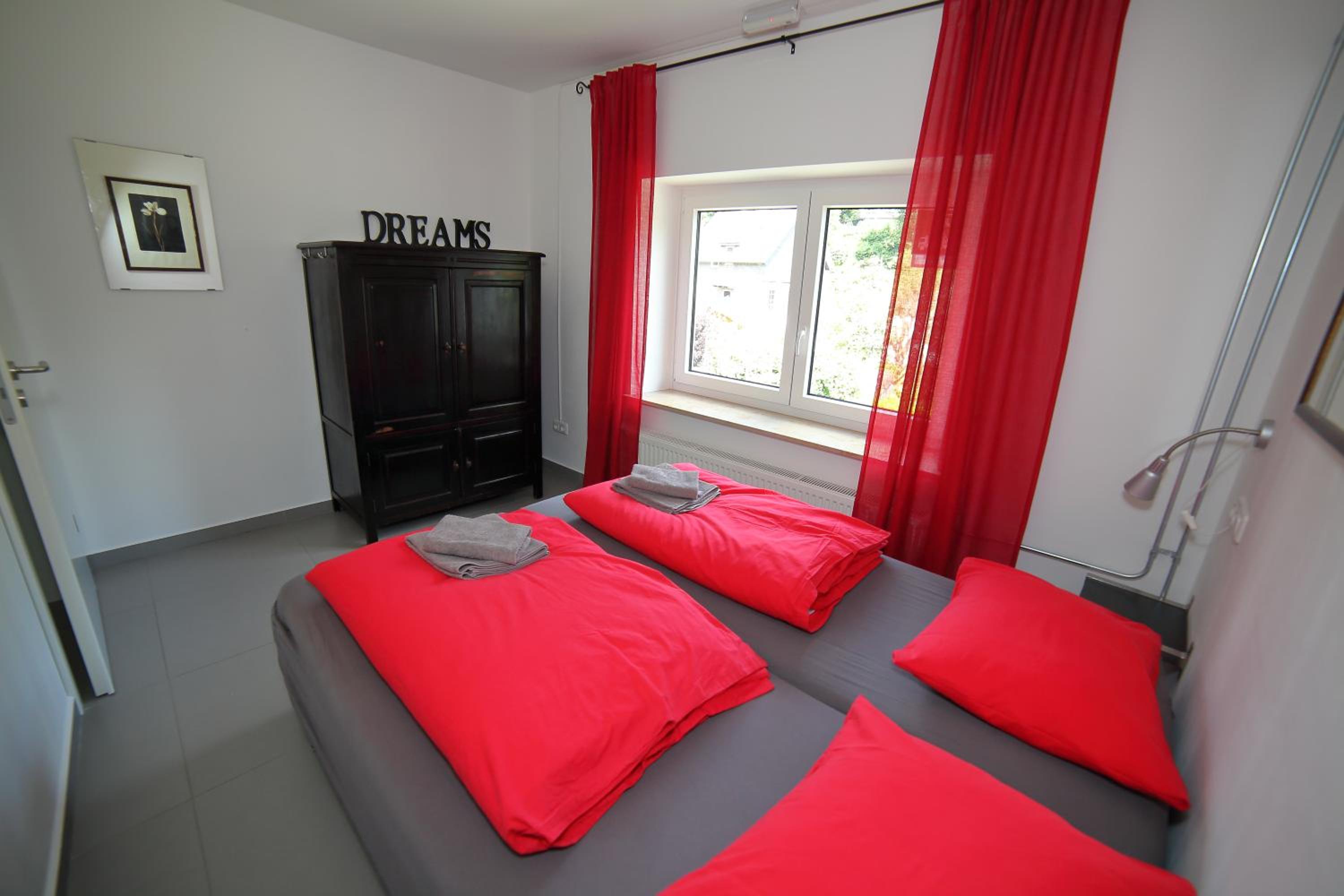 Apartment with Terrace - Photo 18
