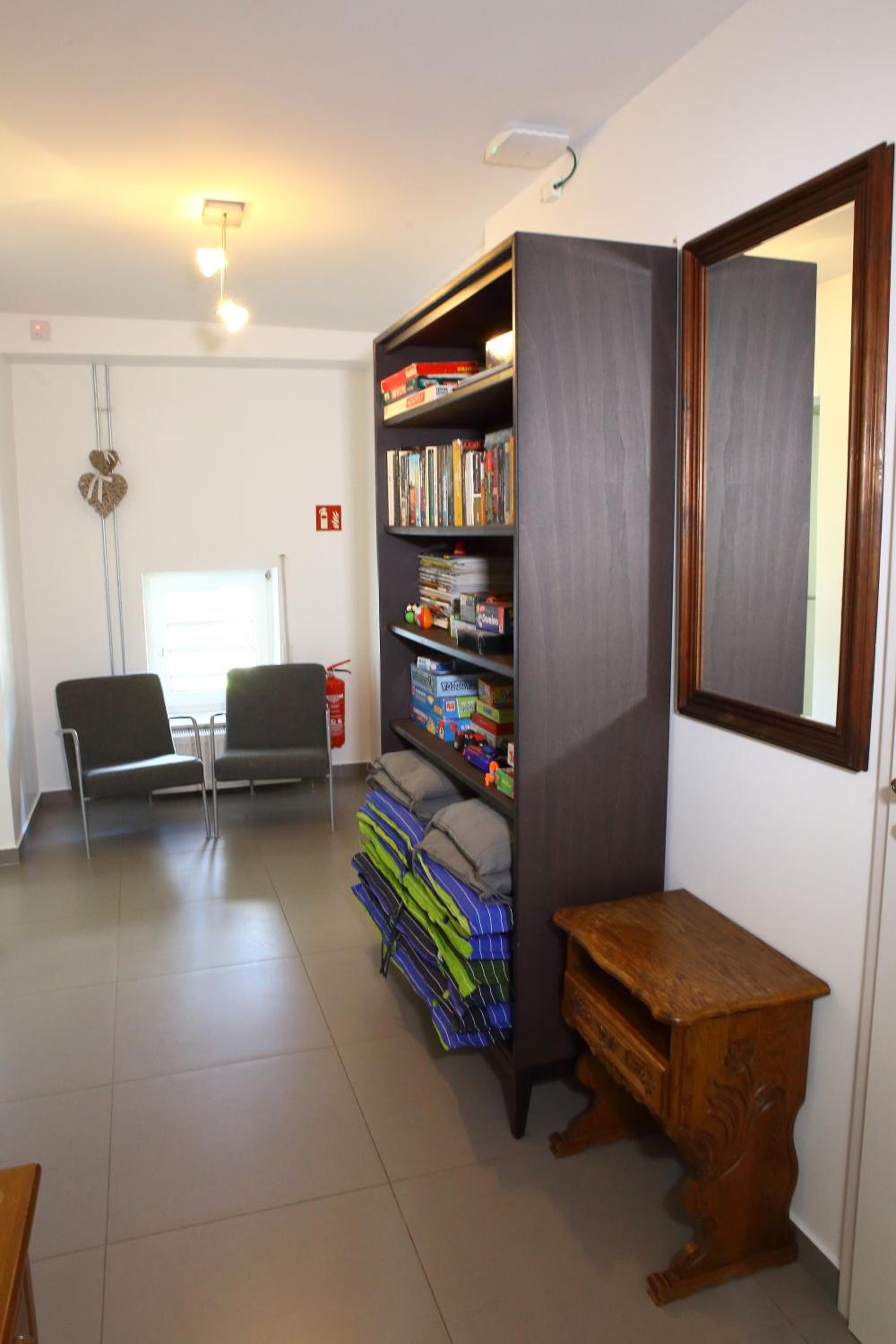 Apartment with Terrace - Photo 8