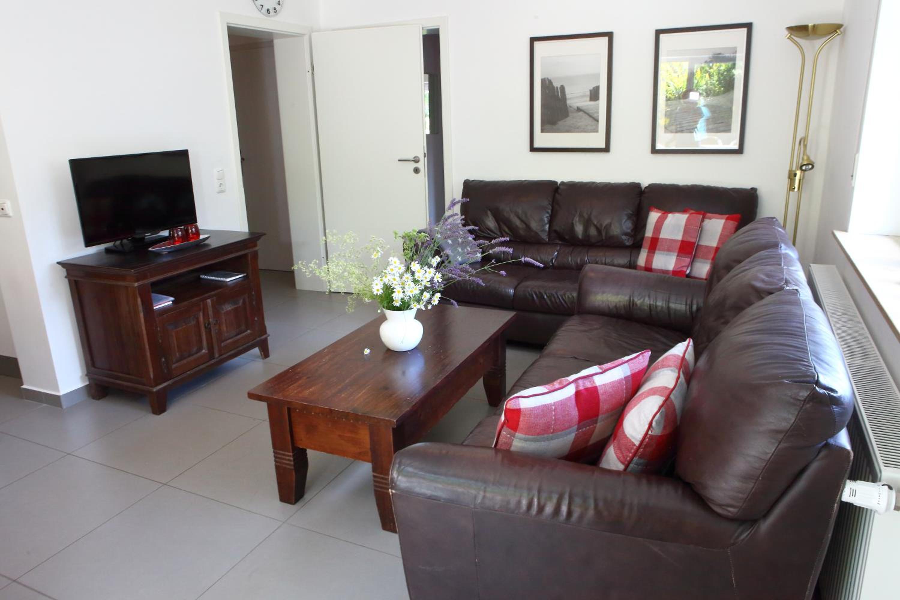 Apartment with Terrace - Photo 23