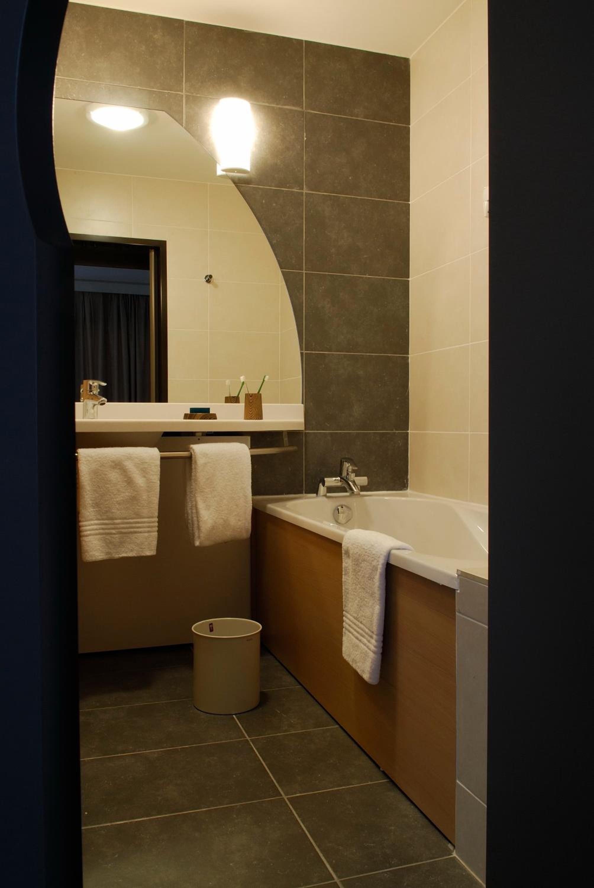 Studio (2 Adults) - Photo 3