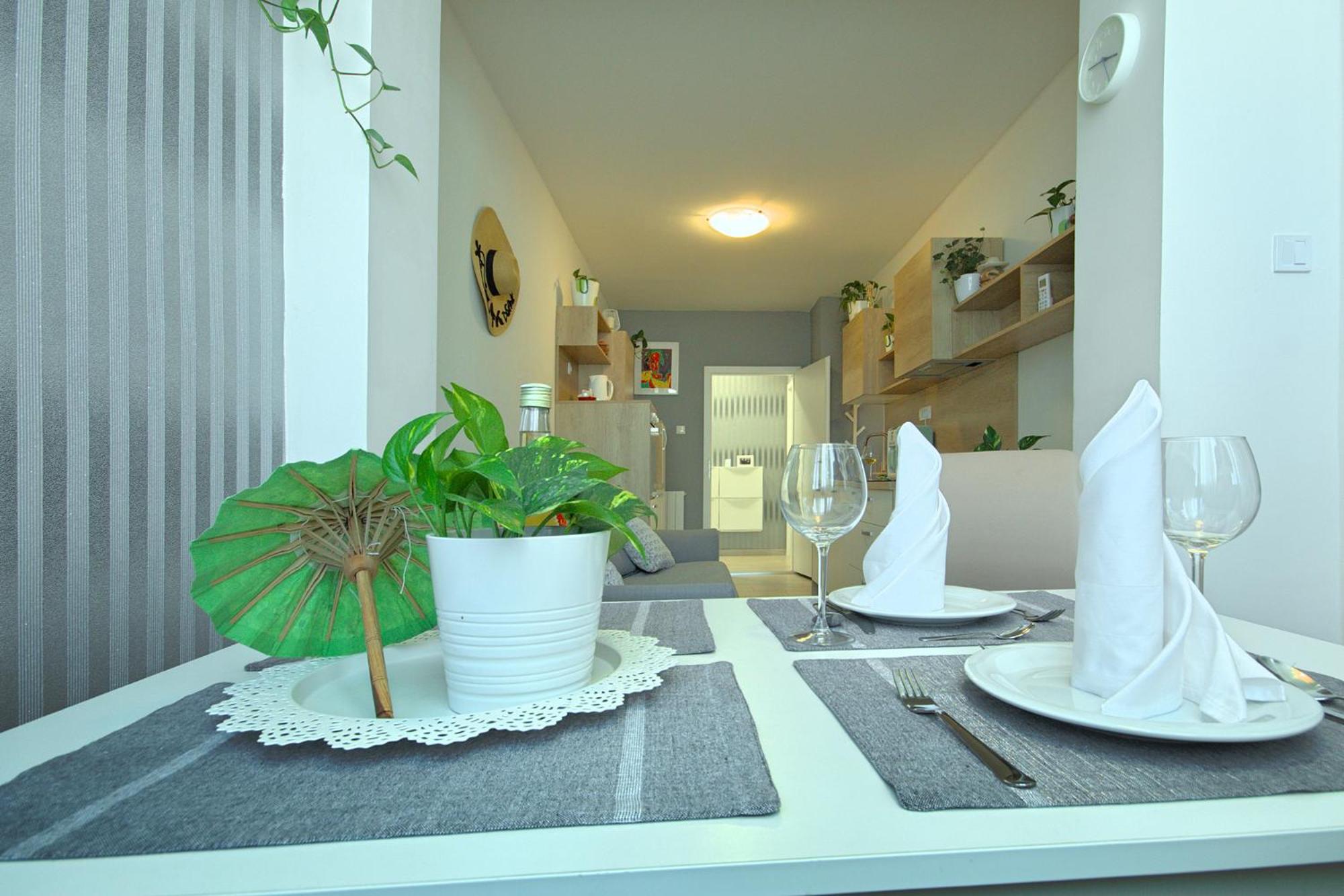 One-Bedroom Apartment - Photo 3