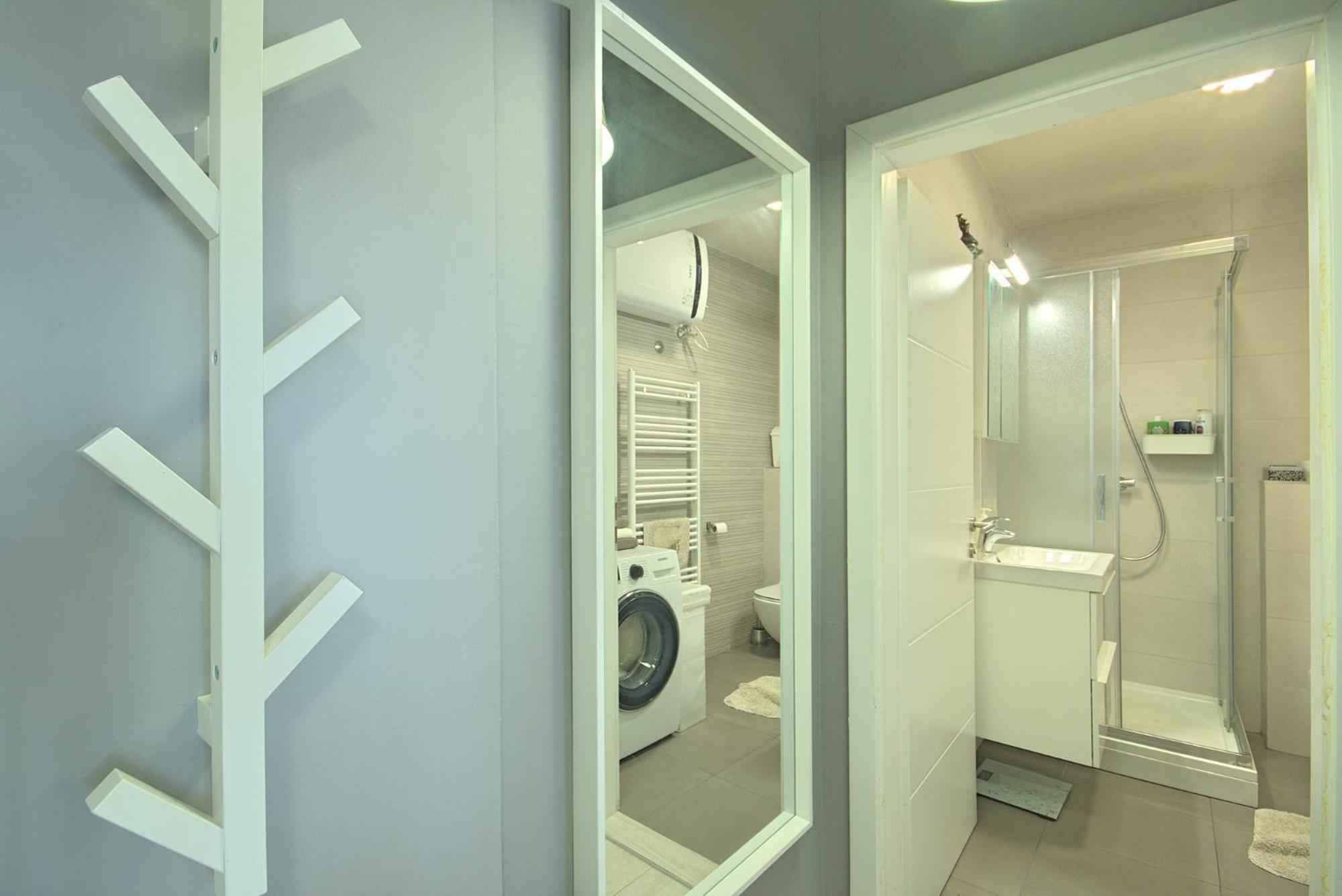 One-Bedroom Apartment - Photo 7