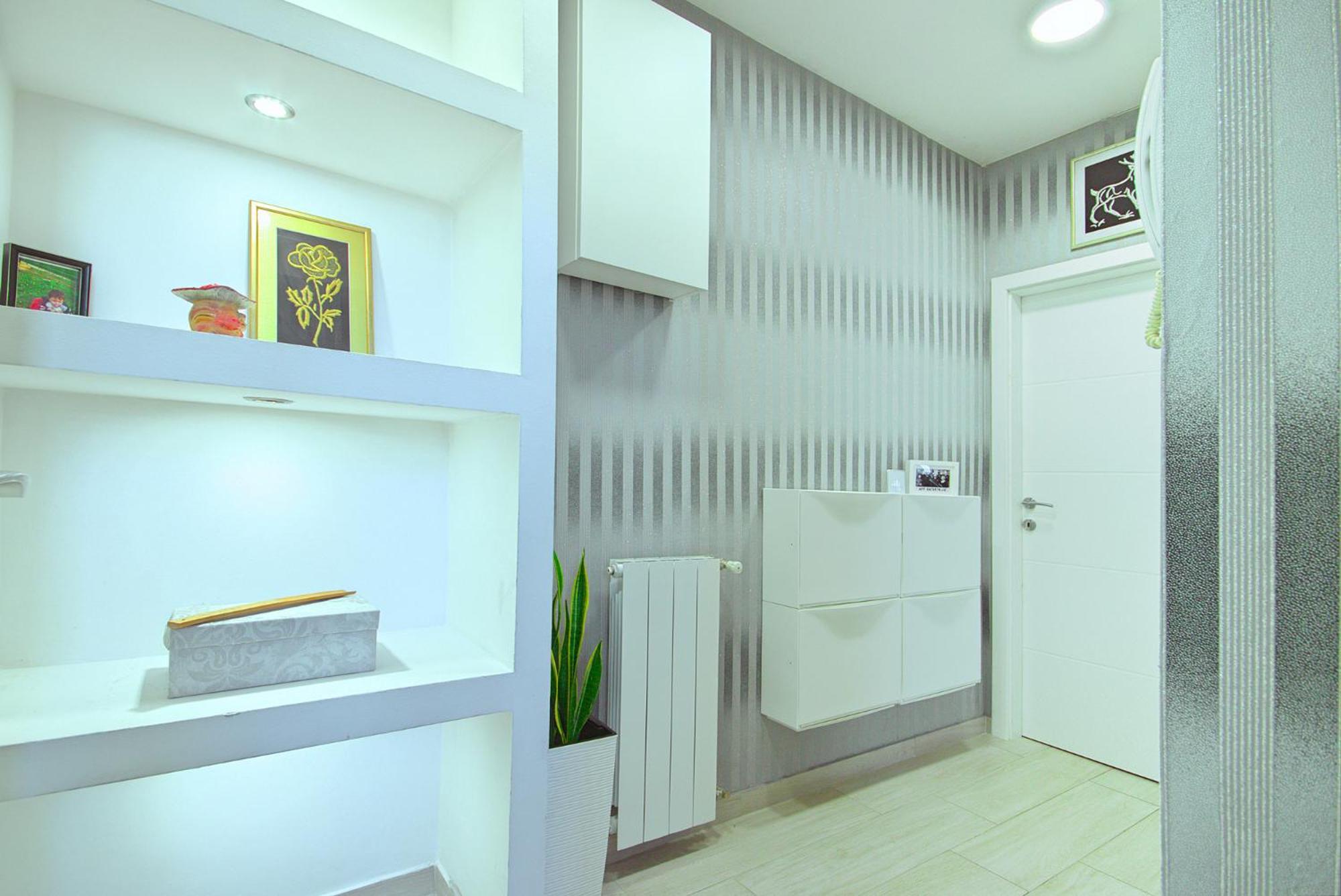 One-Bedroom Apartment - Photo 12
