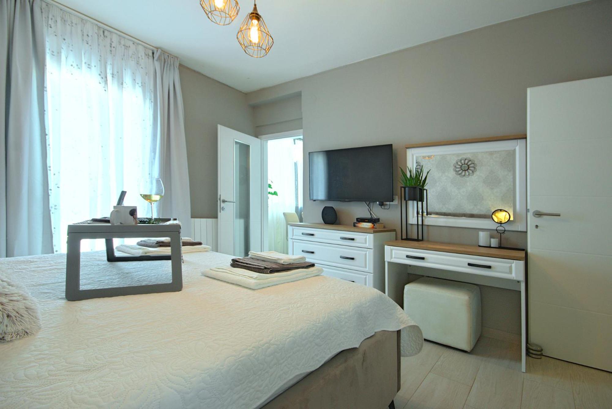 One-Bedroom Apartment - Photo 11