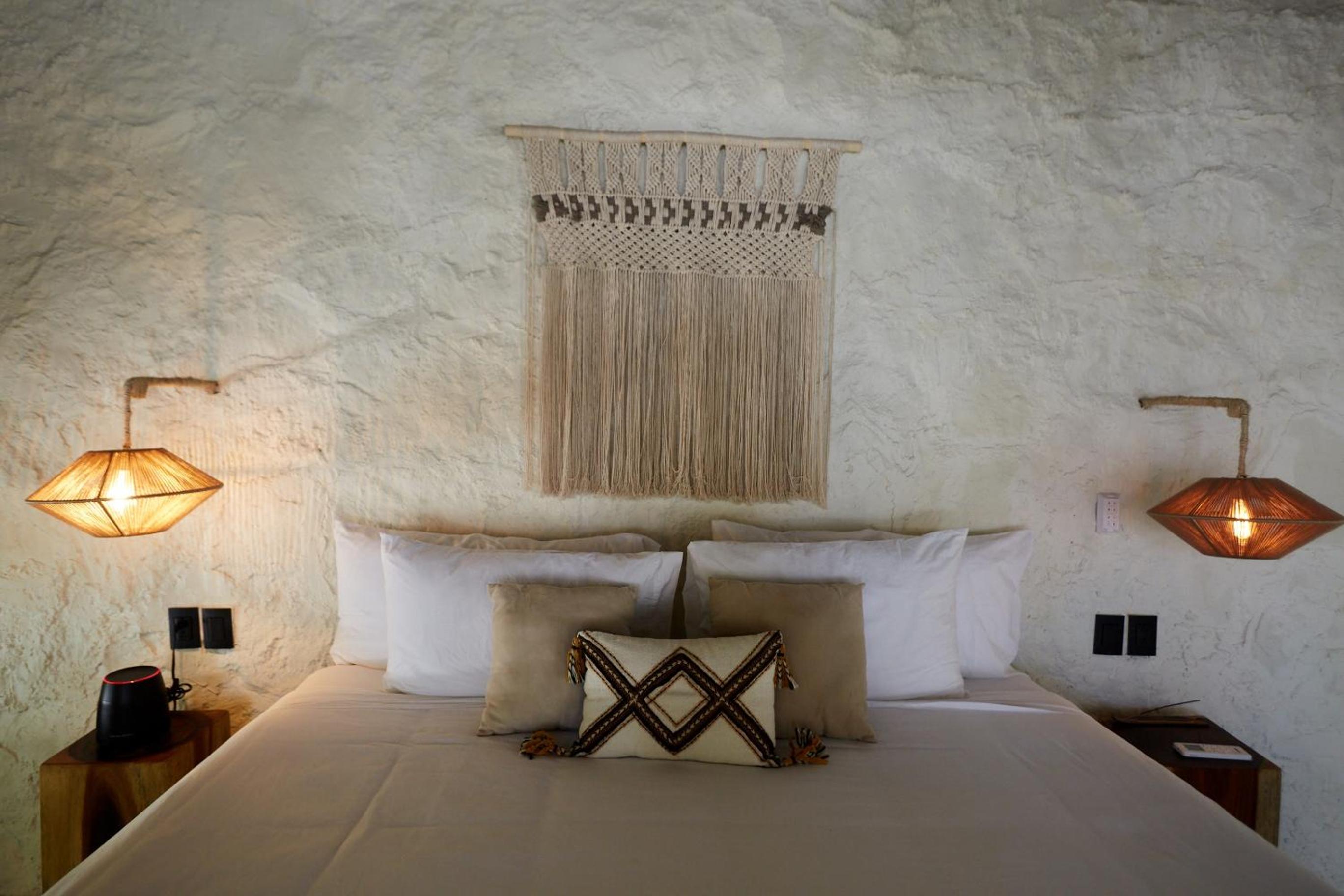 Deluxe Double Room With Side Sea View