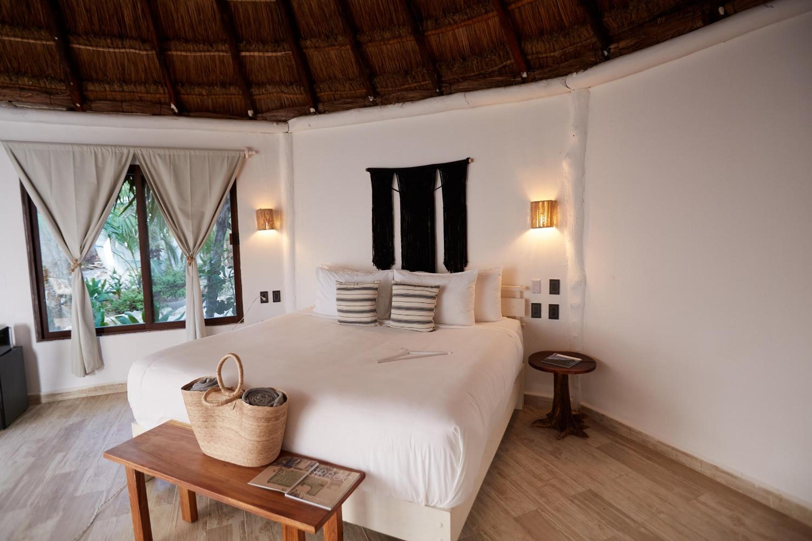 Suite With Hot Tub And Jungle View
