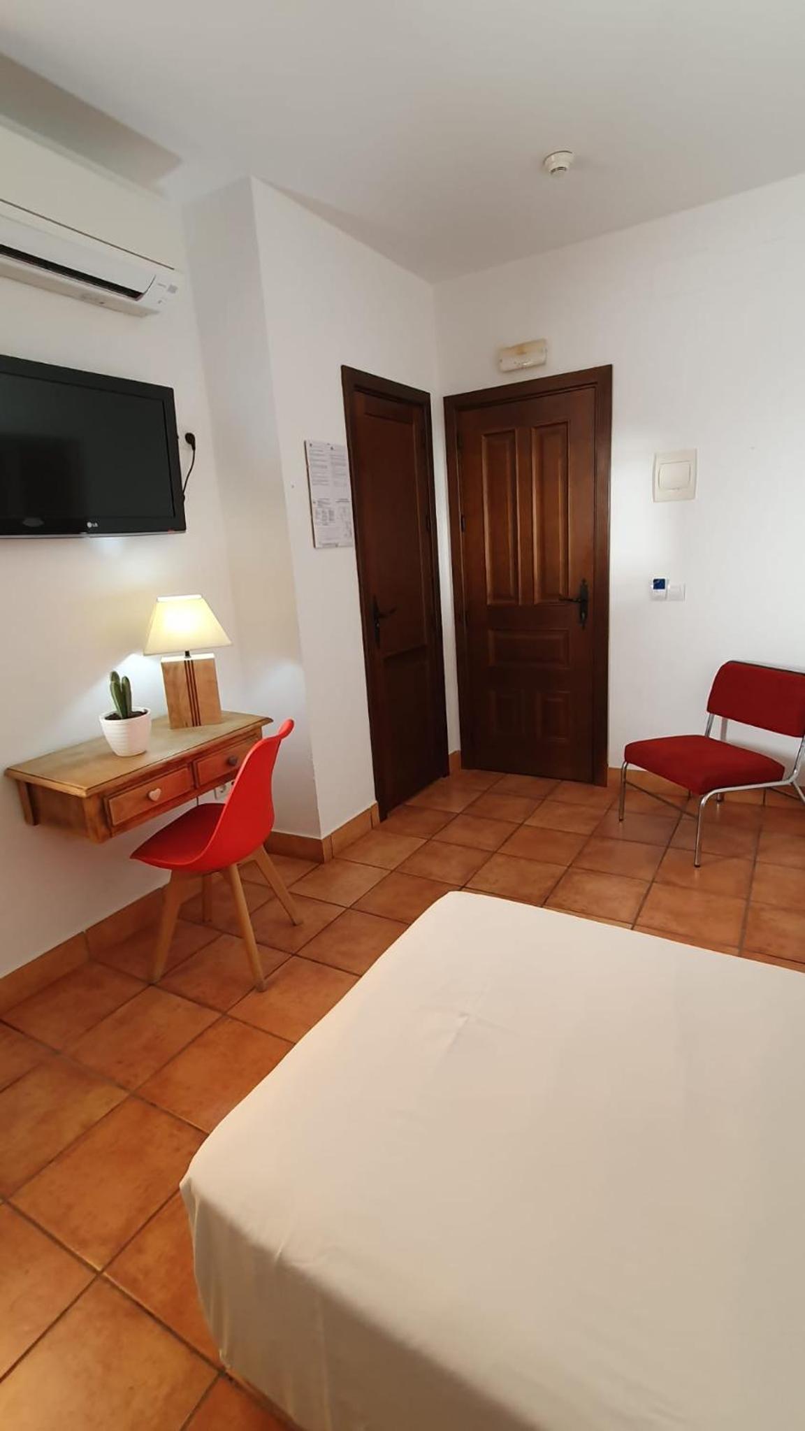 Double or Twin Room photo 3